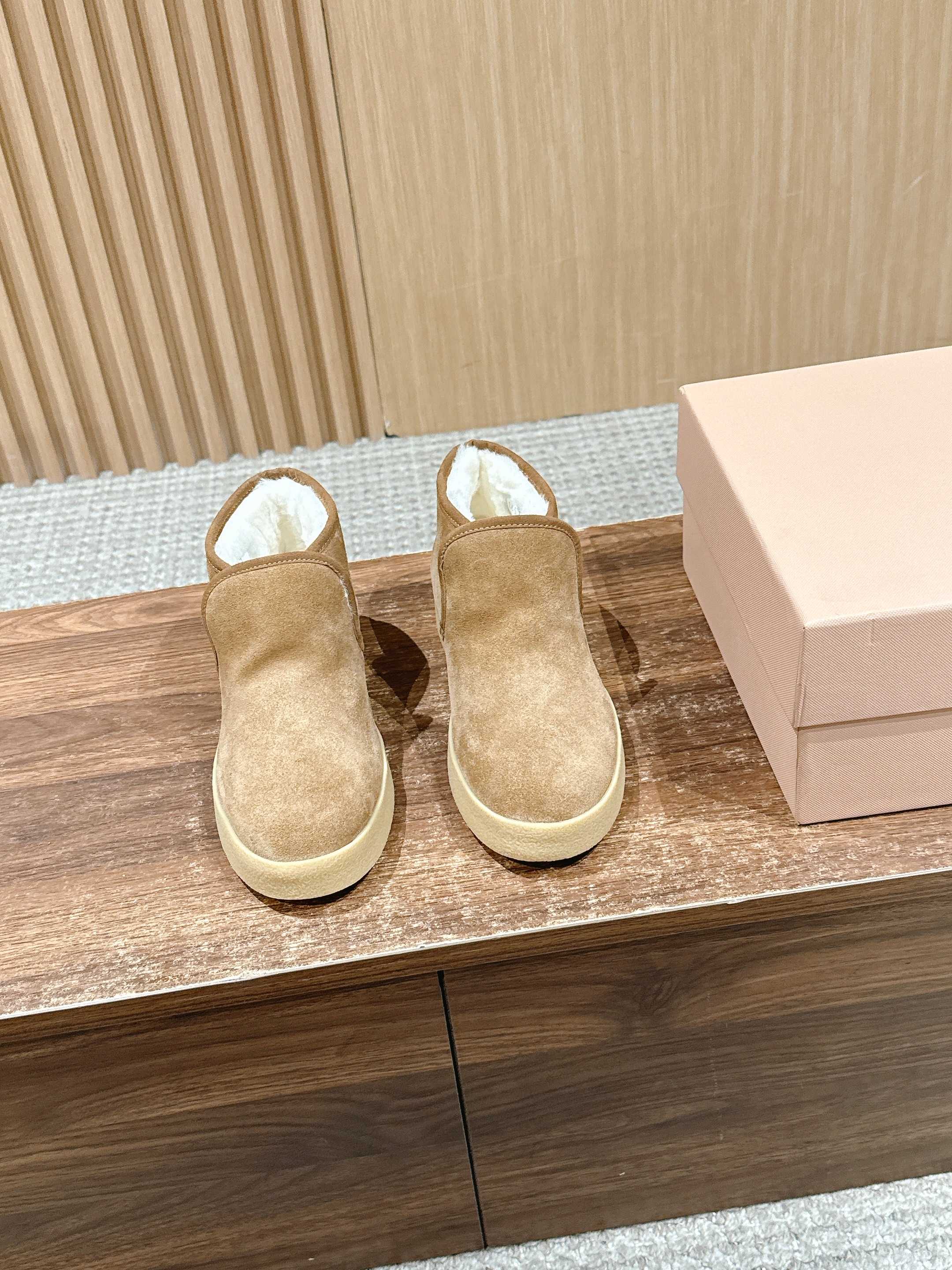 Miumiu 25 Slip-on Boot Light Brown Mix White Suede Wool 553706