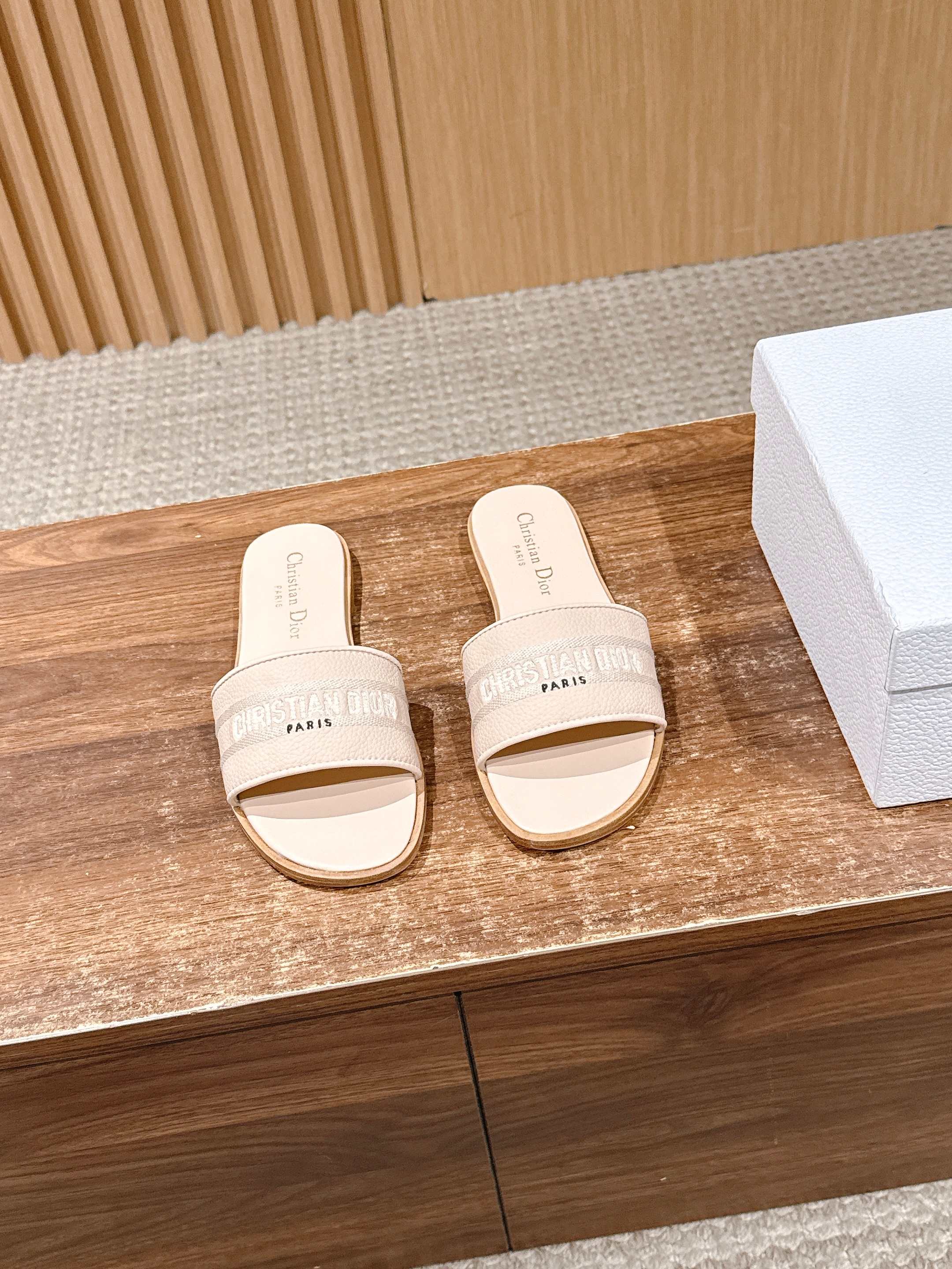 CD 26 Embroidered Slippers Beige Cowhide 610278