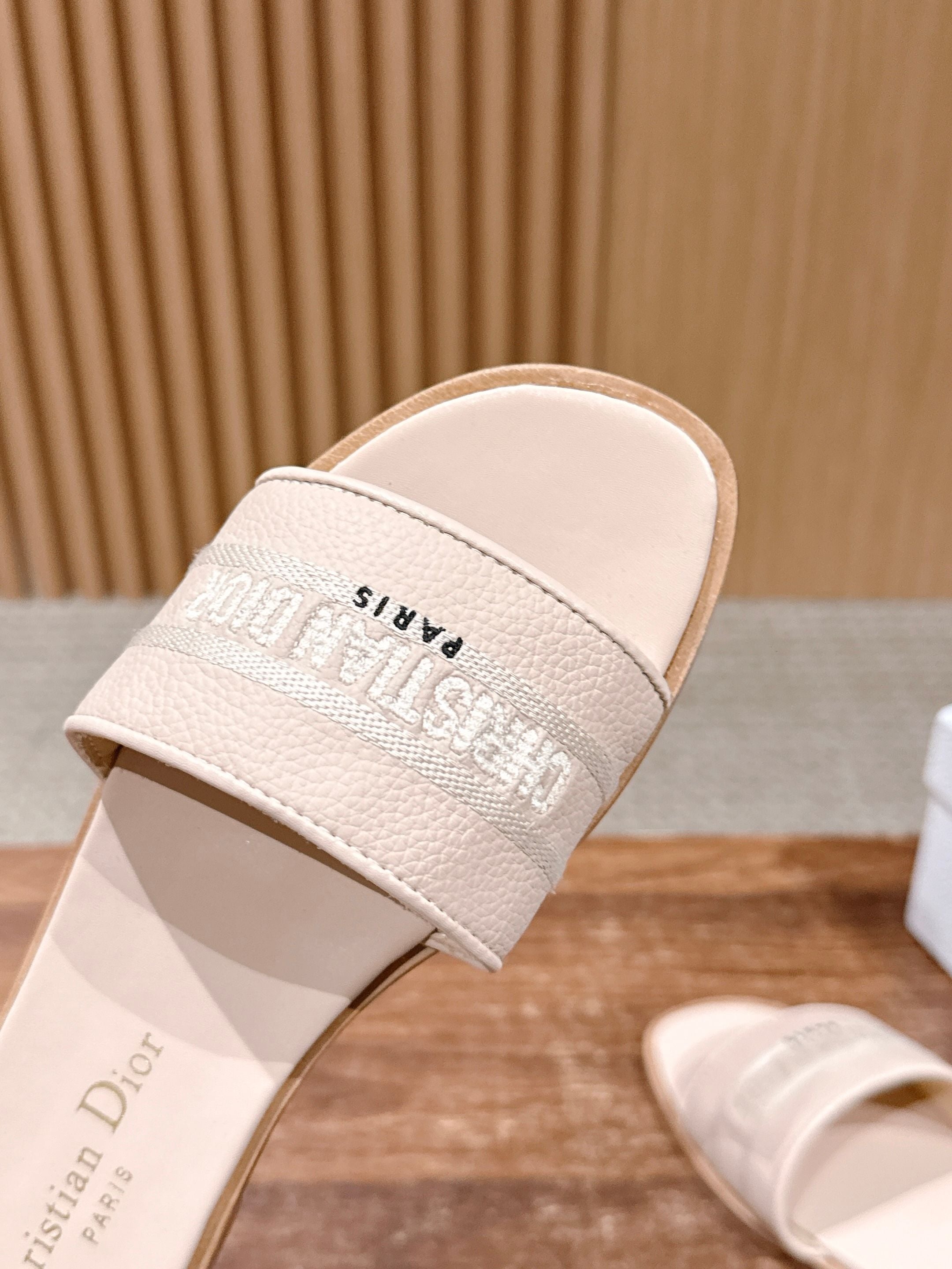 CD 26 Embroidered Slippers Beige Cowhide 610278