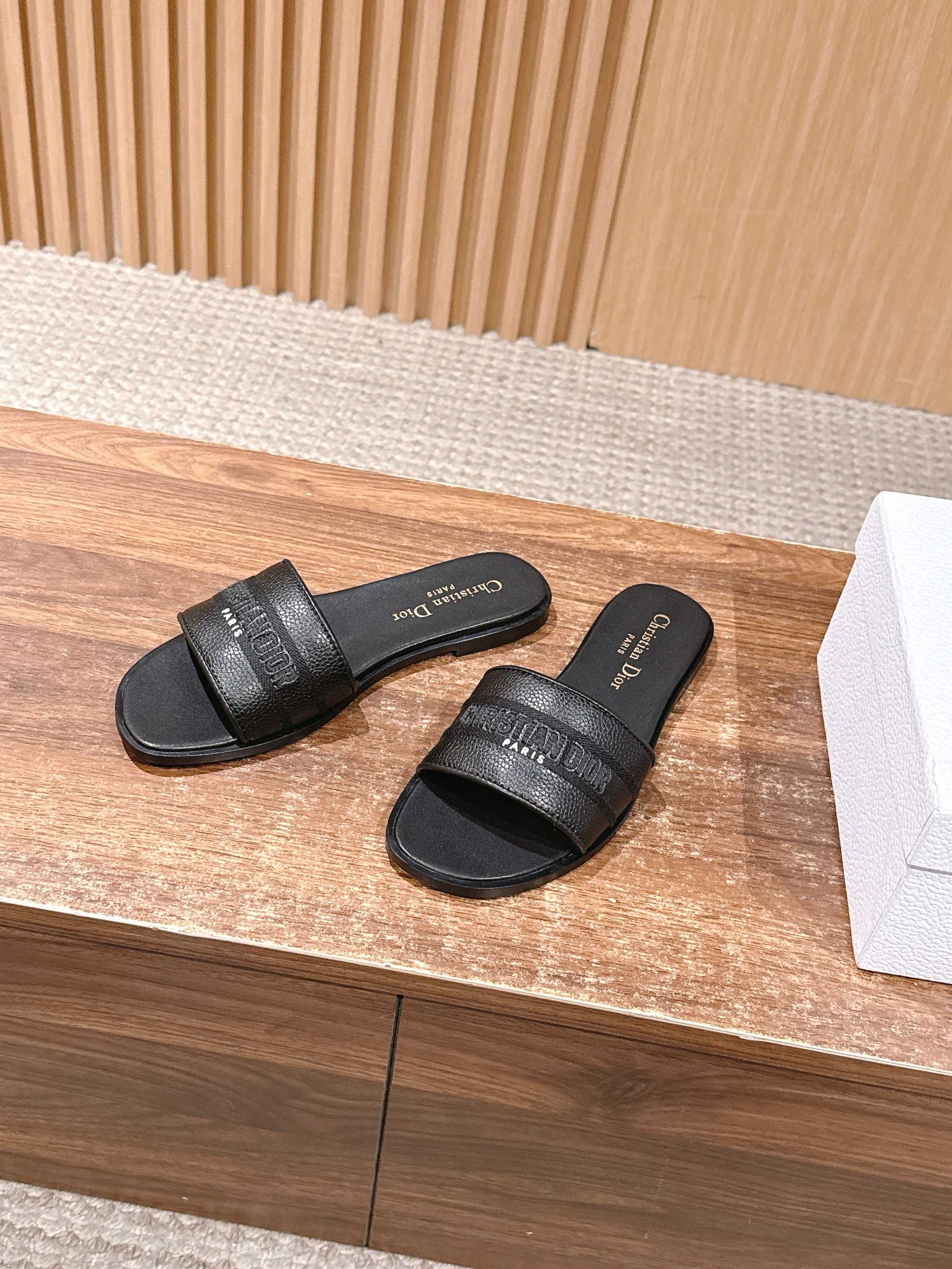 CD 26 Embroidered Slippers Black Cowhide 610279