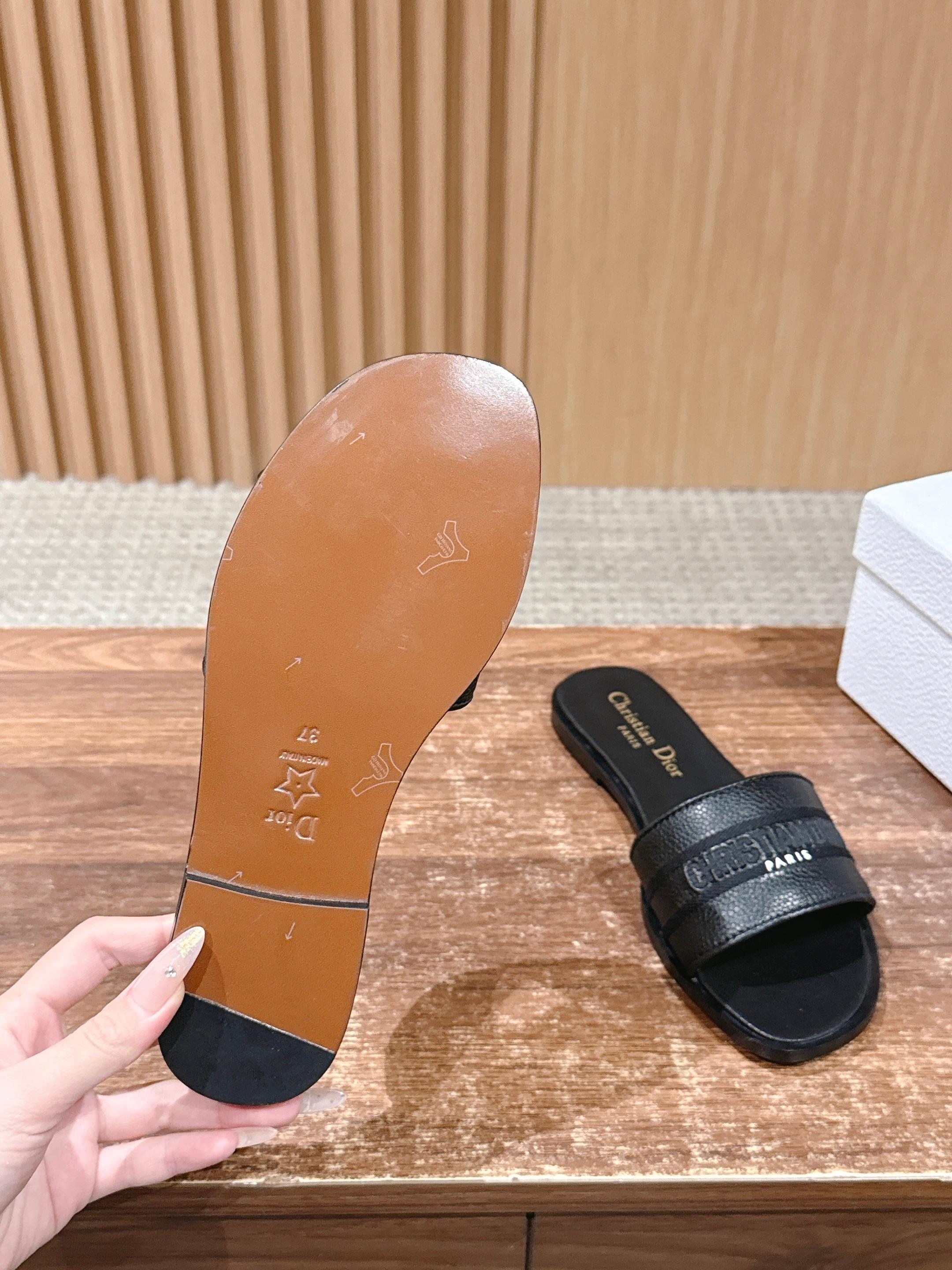 CD 26 Embroidered Slippers Black Cowhide 610279