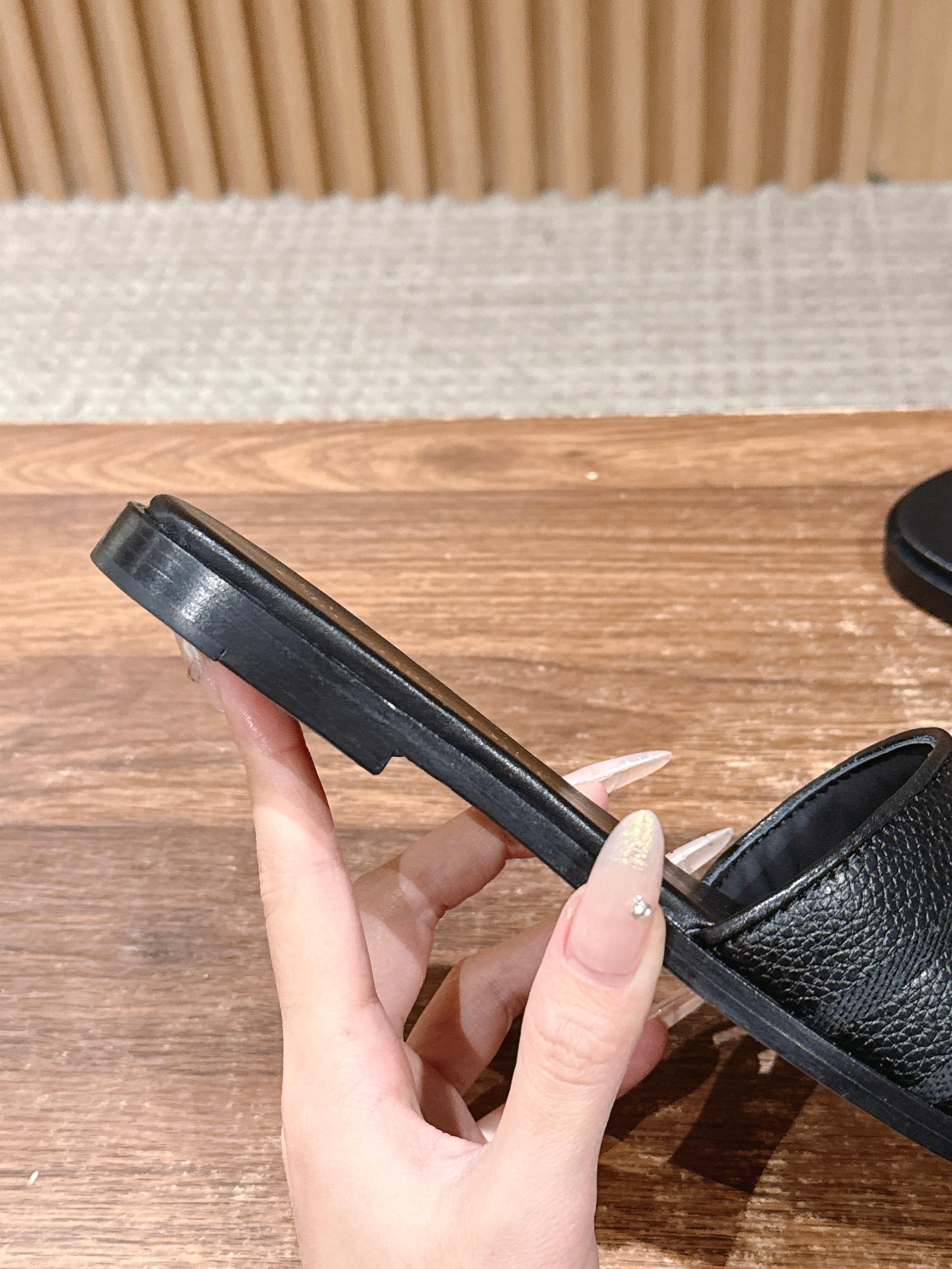 CD 26 Embroidered Slippers Black Cowhide 610279