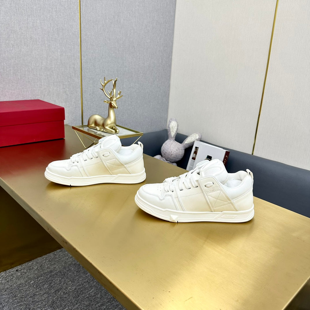 One Stud Sneaker Garavani Calfskin Fabric White