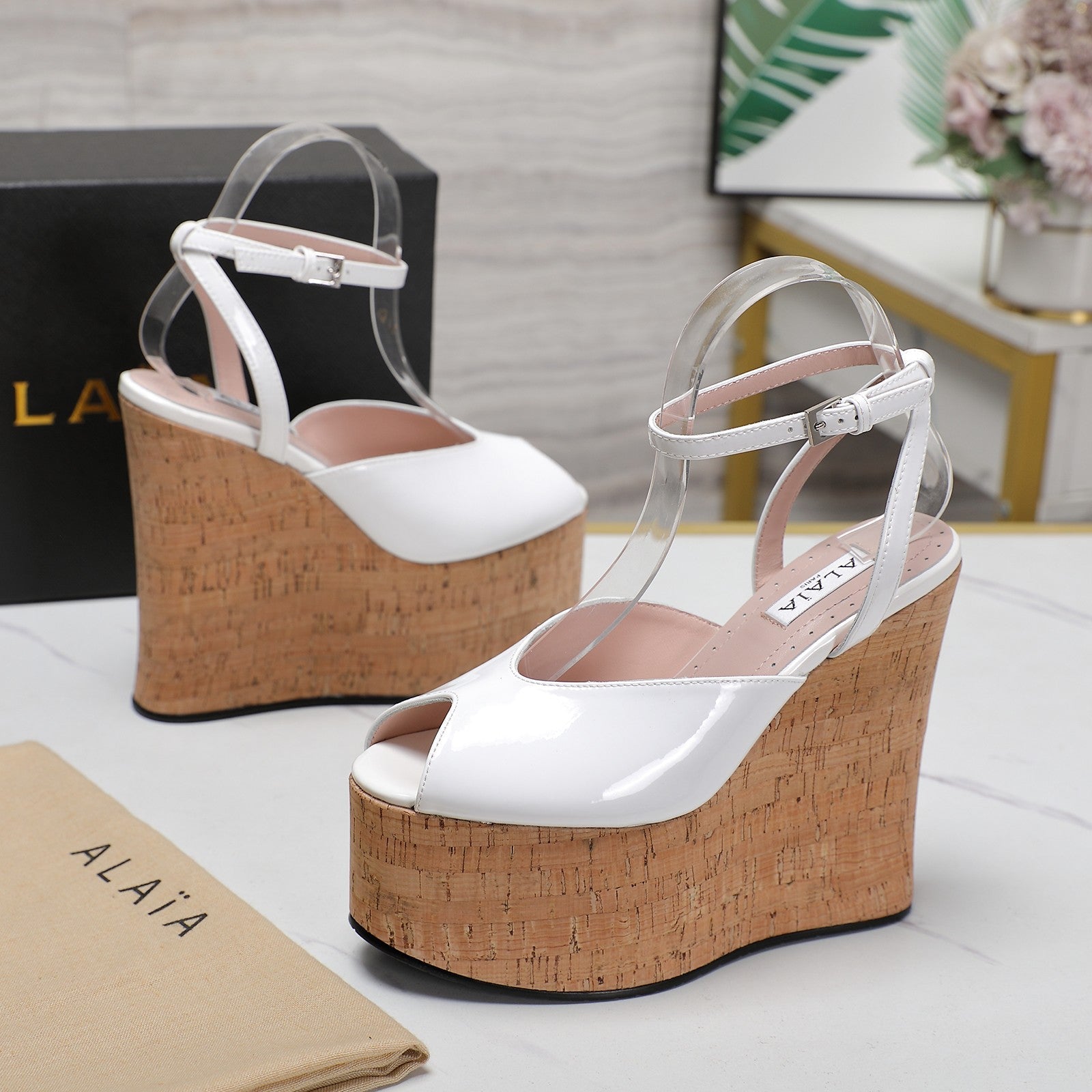 ALAIA WEDGE SANDAL IN WHITE GLOSSY CALFSKIN AND BEIGE RUBBER