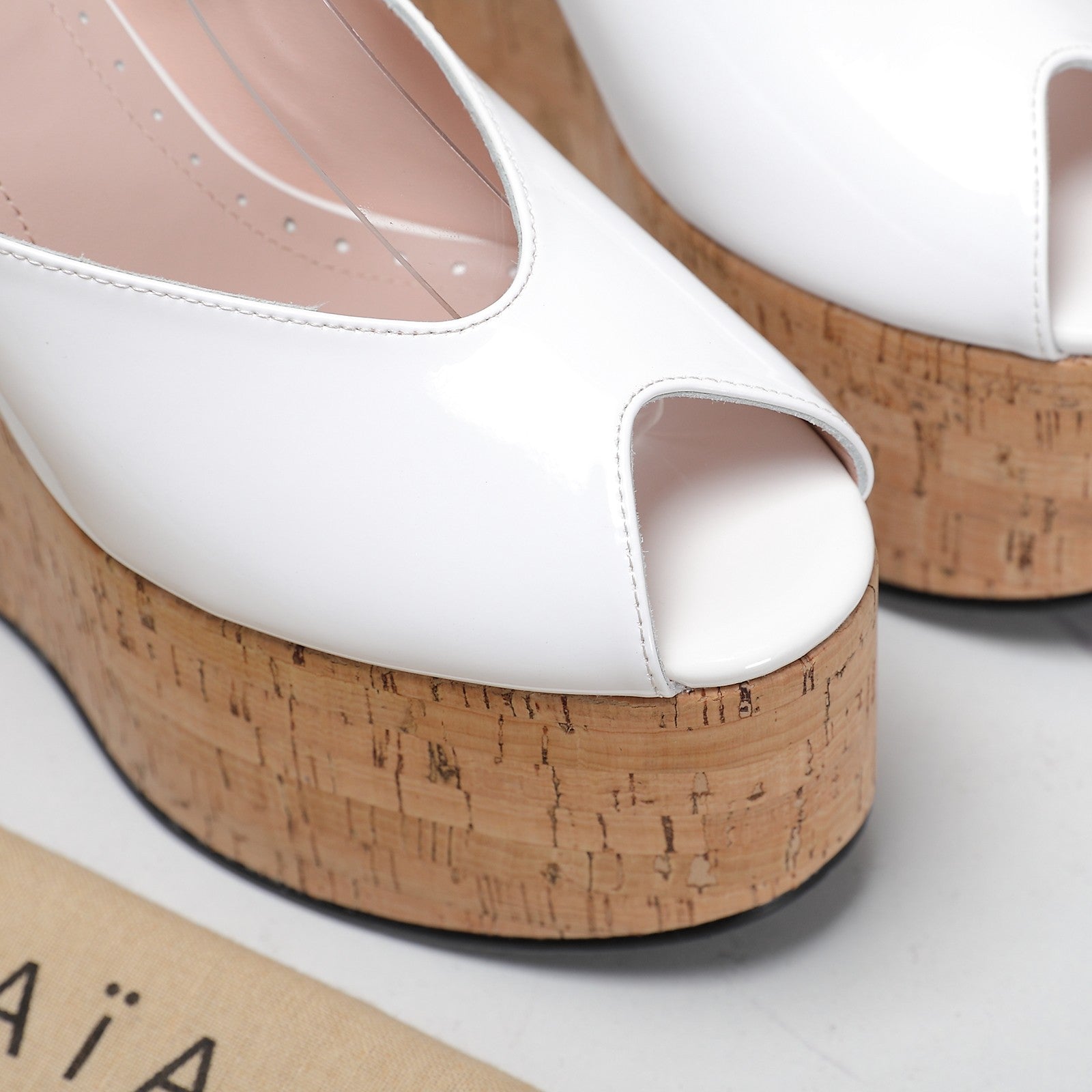 ALAIA WEDGE SANDAL IN WHITE GLOSSY CALFSKIN AND BEIGE RUBBER