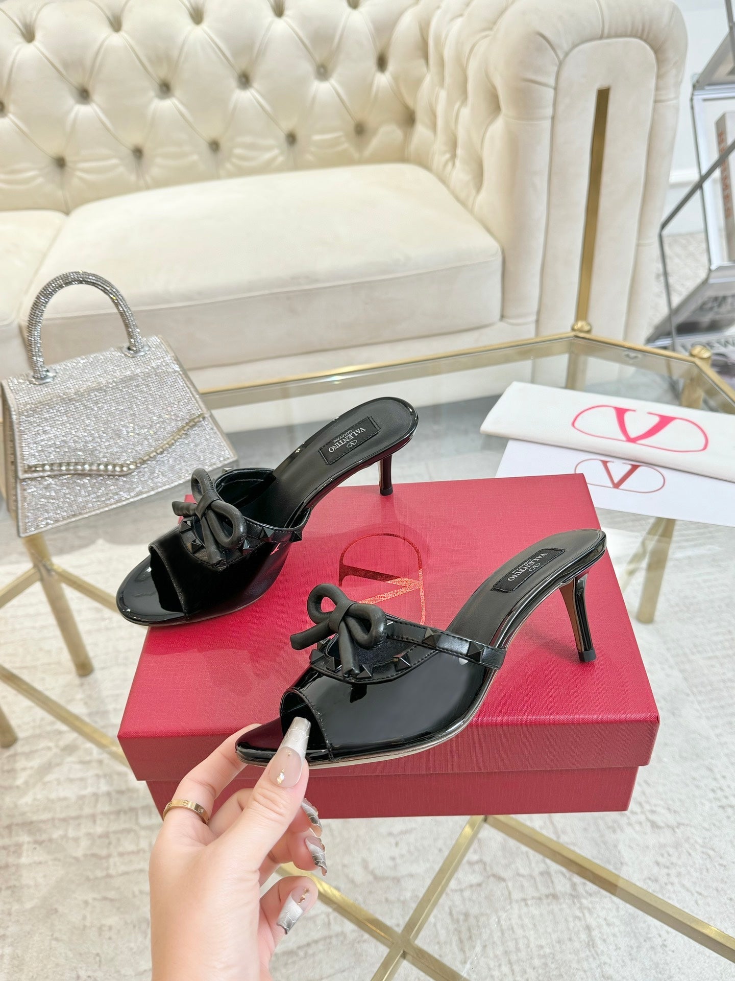 VT 25 Rockstud Bow Mule Black Patent Leather 342075