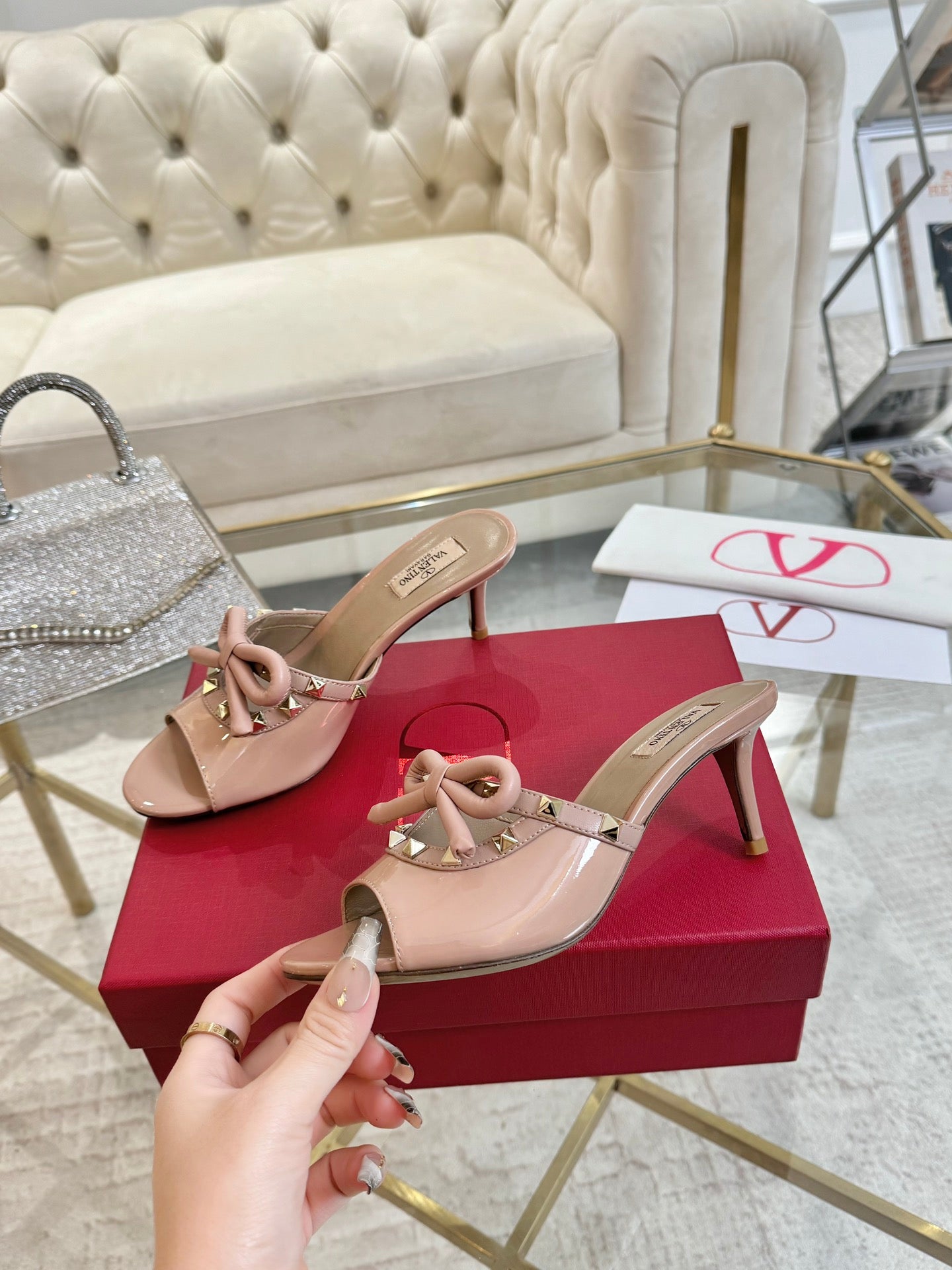 VT 25 Rockstud Bow Mule Pink Nude Patent Leather