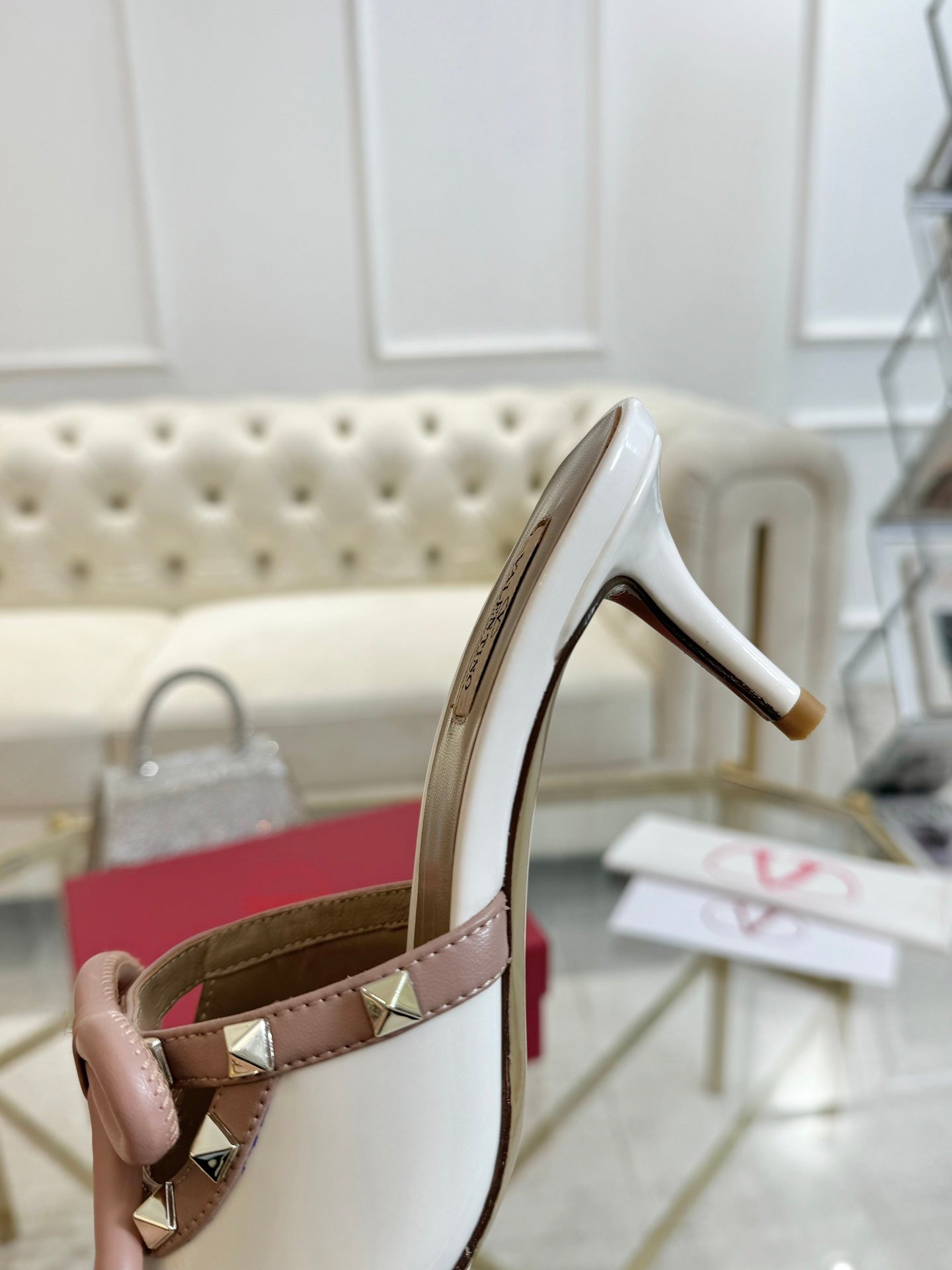 VT 25 Rockstud Bow Mule White Patent Leather