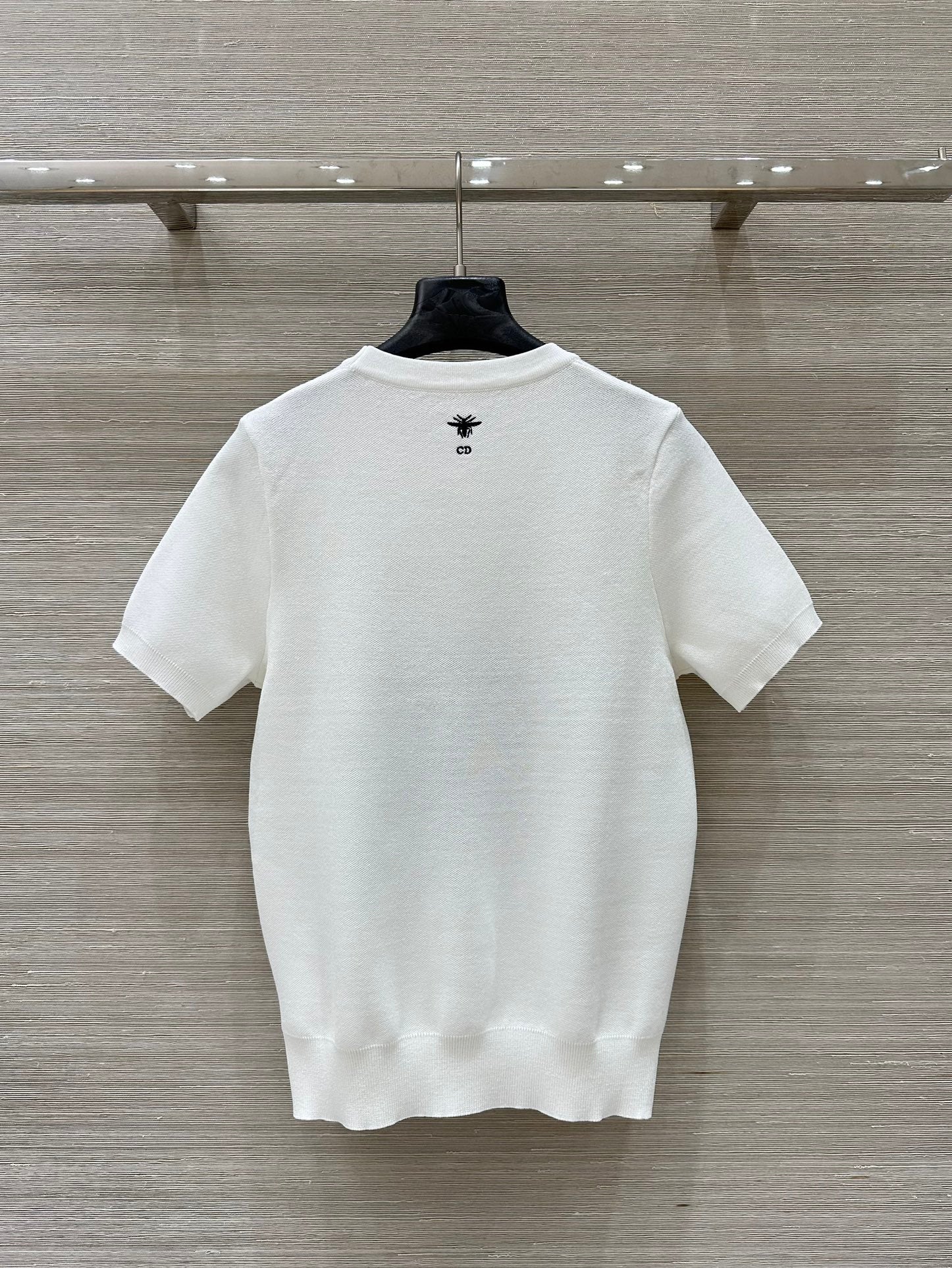 CD 25 Snake Embroidery Knitted Short-sleeved Top White Tencel Wool