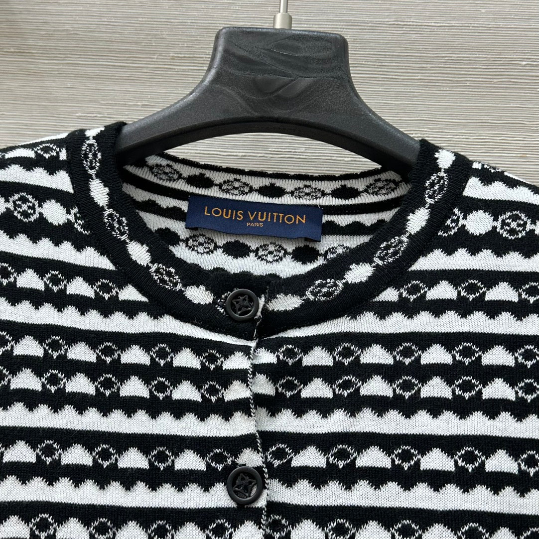 LV 25 Geometric Wave Pattern Round Neck Knitted Shirt Black Wool