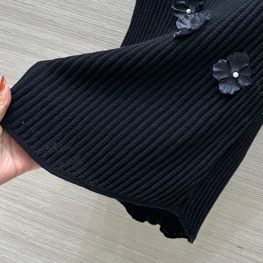 CC 25 Flower Set Black Wool Acrylic