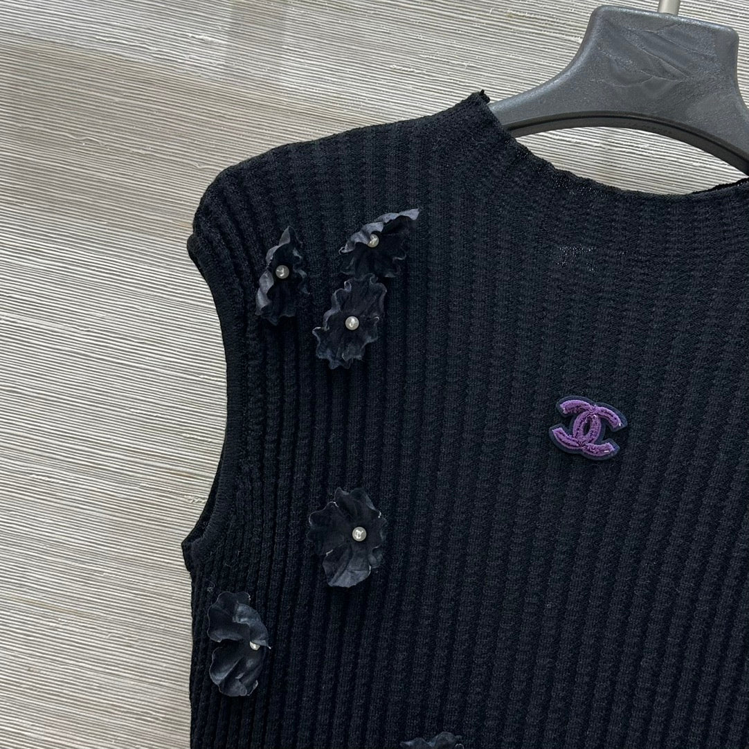 CC 25 Flower Set Black Wool Acrylic