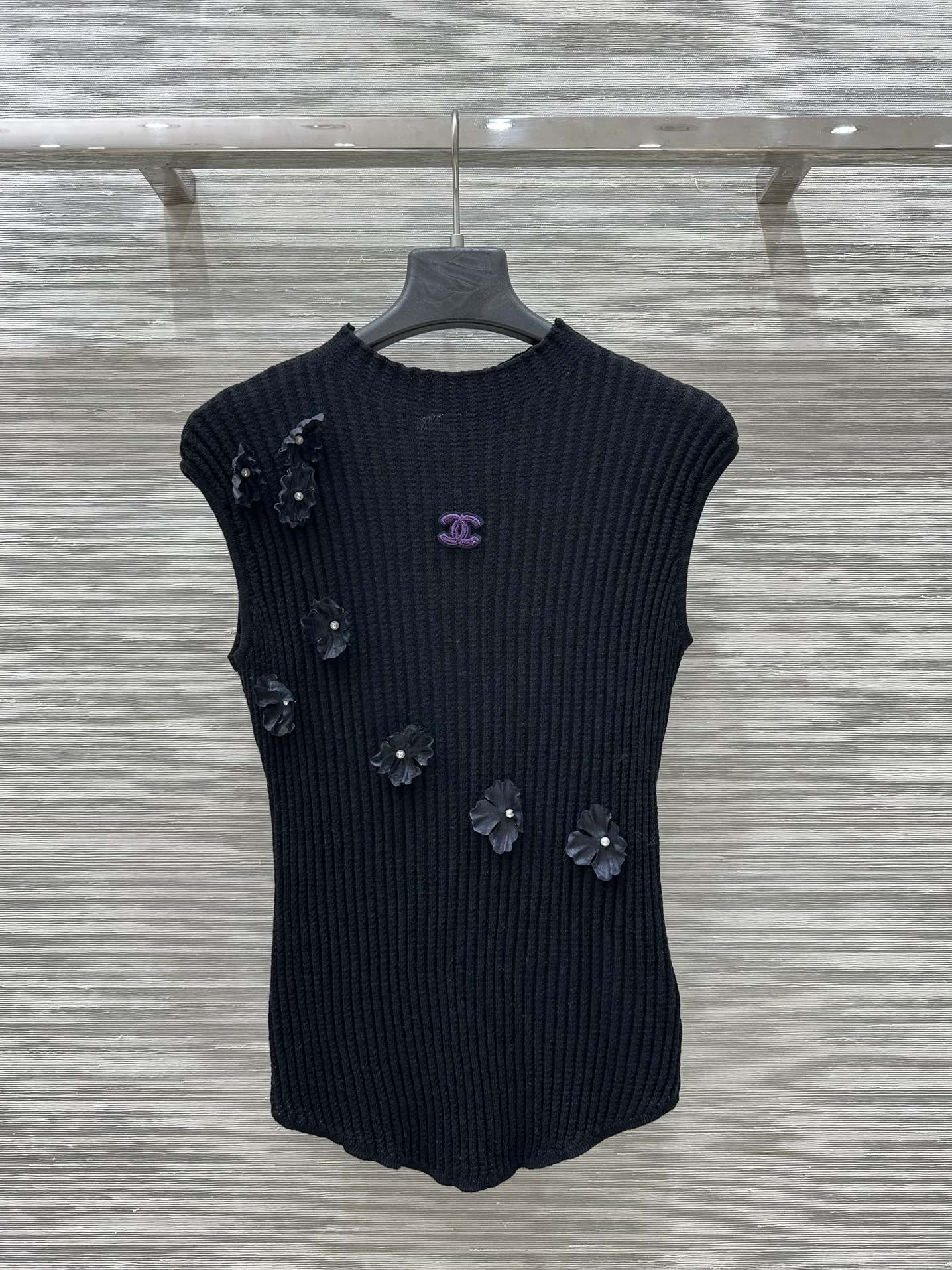 CC 25 Flower Set Black Wool Acrylic