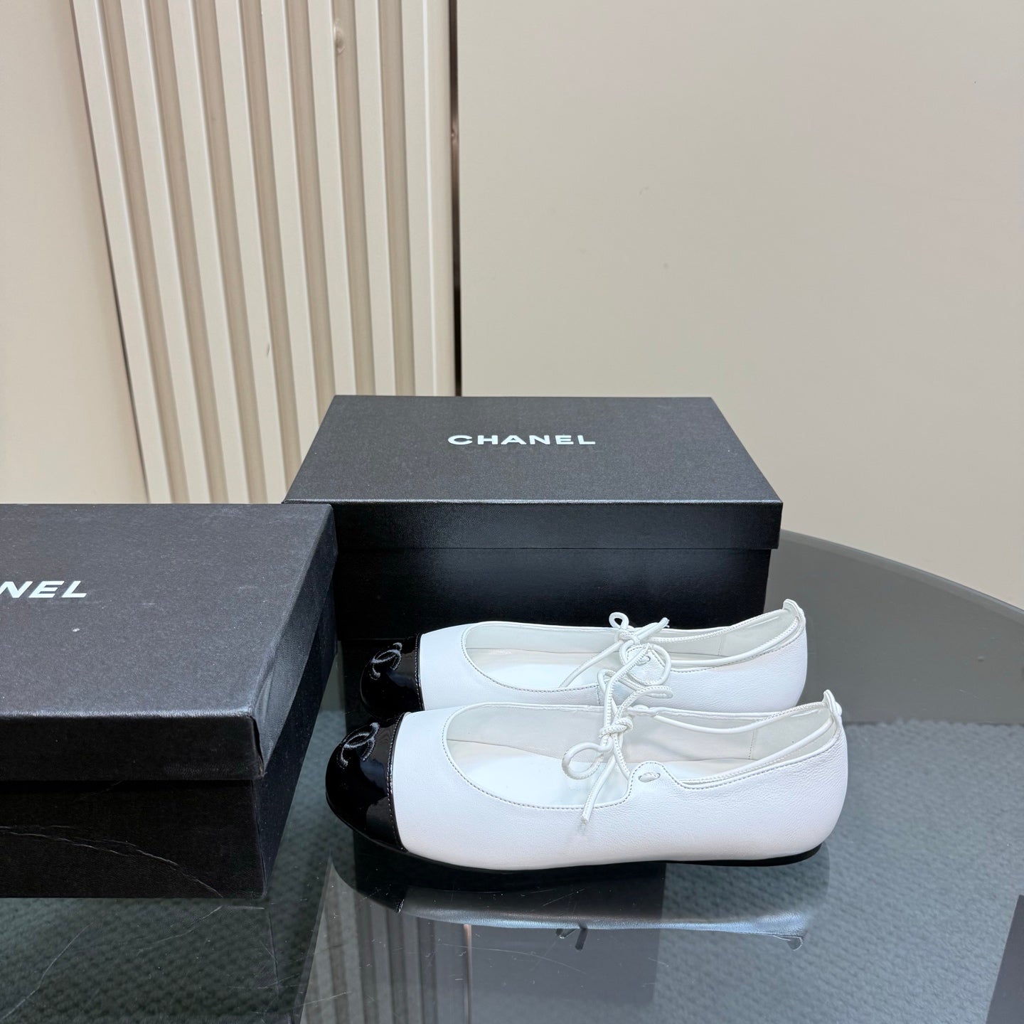 CC 25 Mary Jane Flat White Leather with Patent Leather 239411