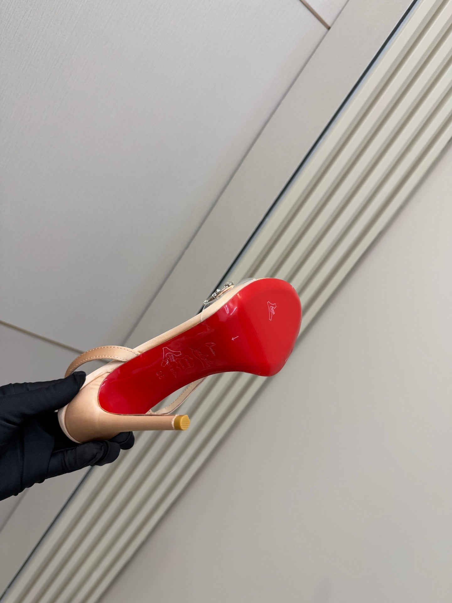 CL Diamond Sandals 10.5cm Champagne Silk 299880