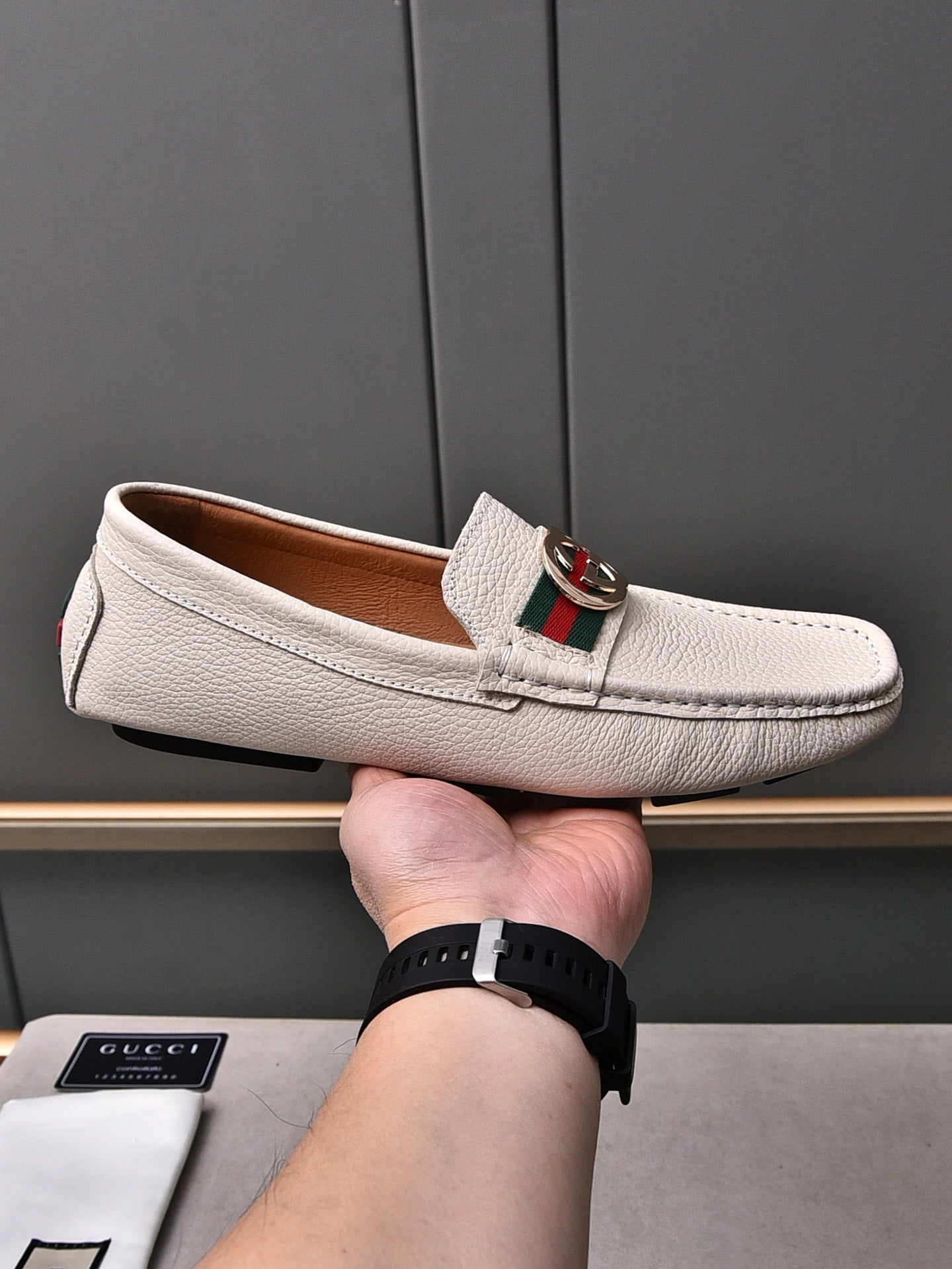 GG Men's Interlocking GG Loafer White Cowhide 853335