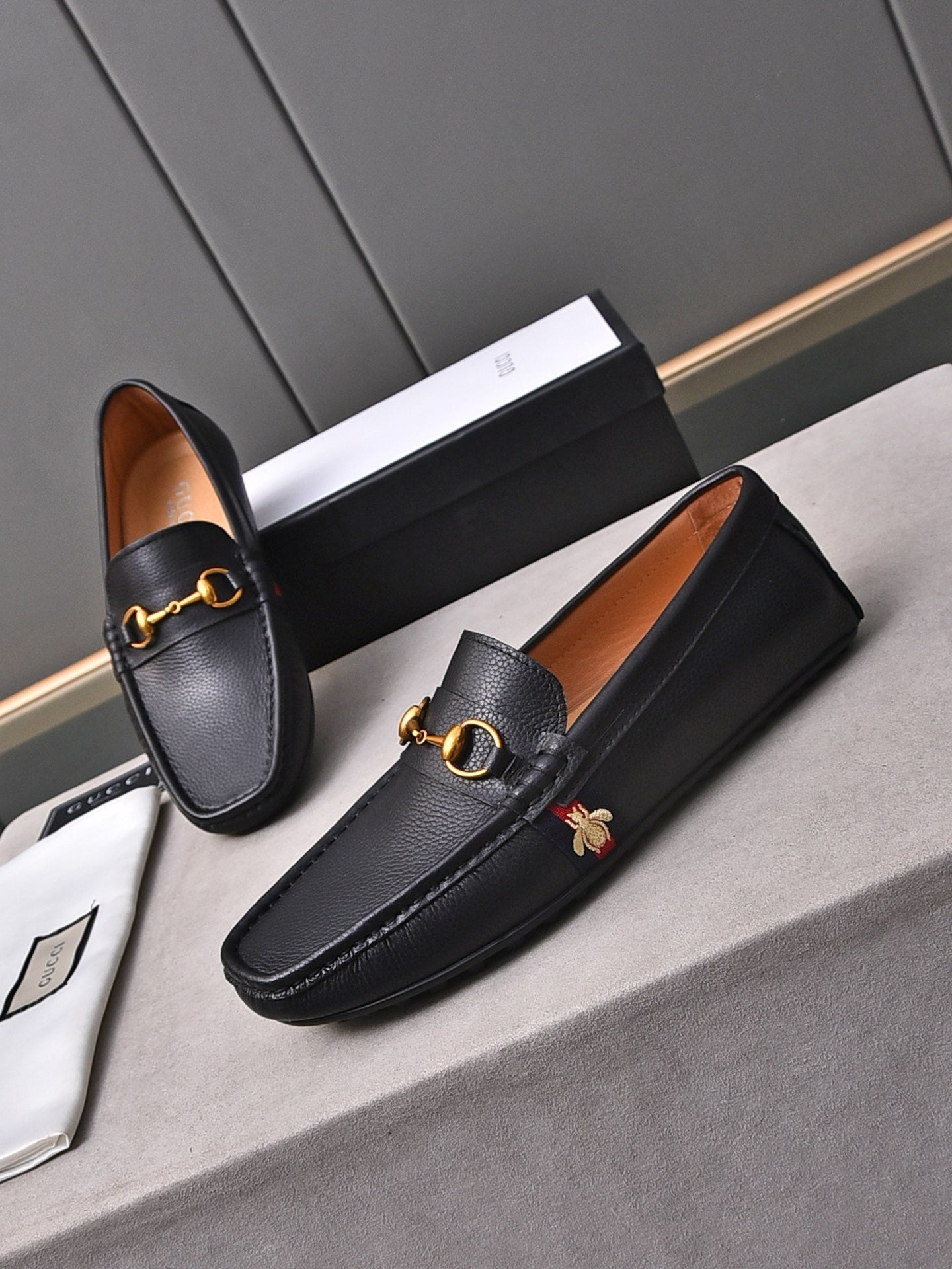 GG Men's Bee Loafer Black Cowhide 853336