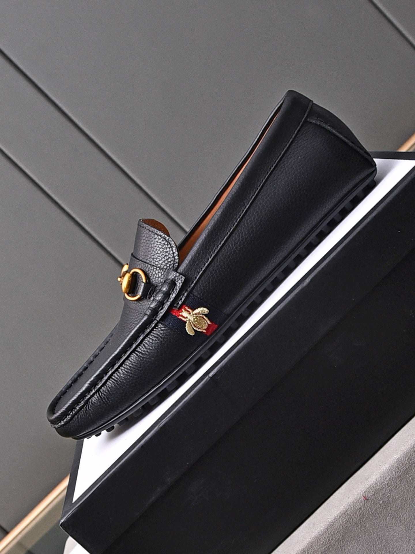 GG Men's Bee Loafer Black Cowhide 853336