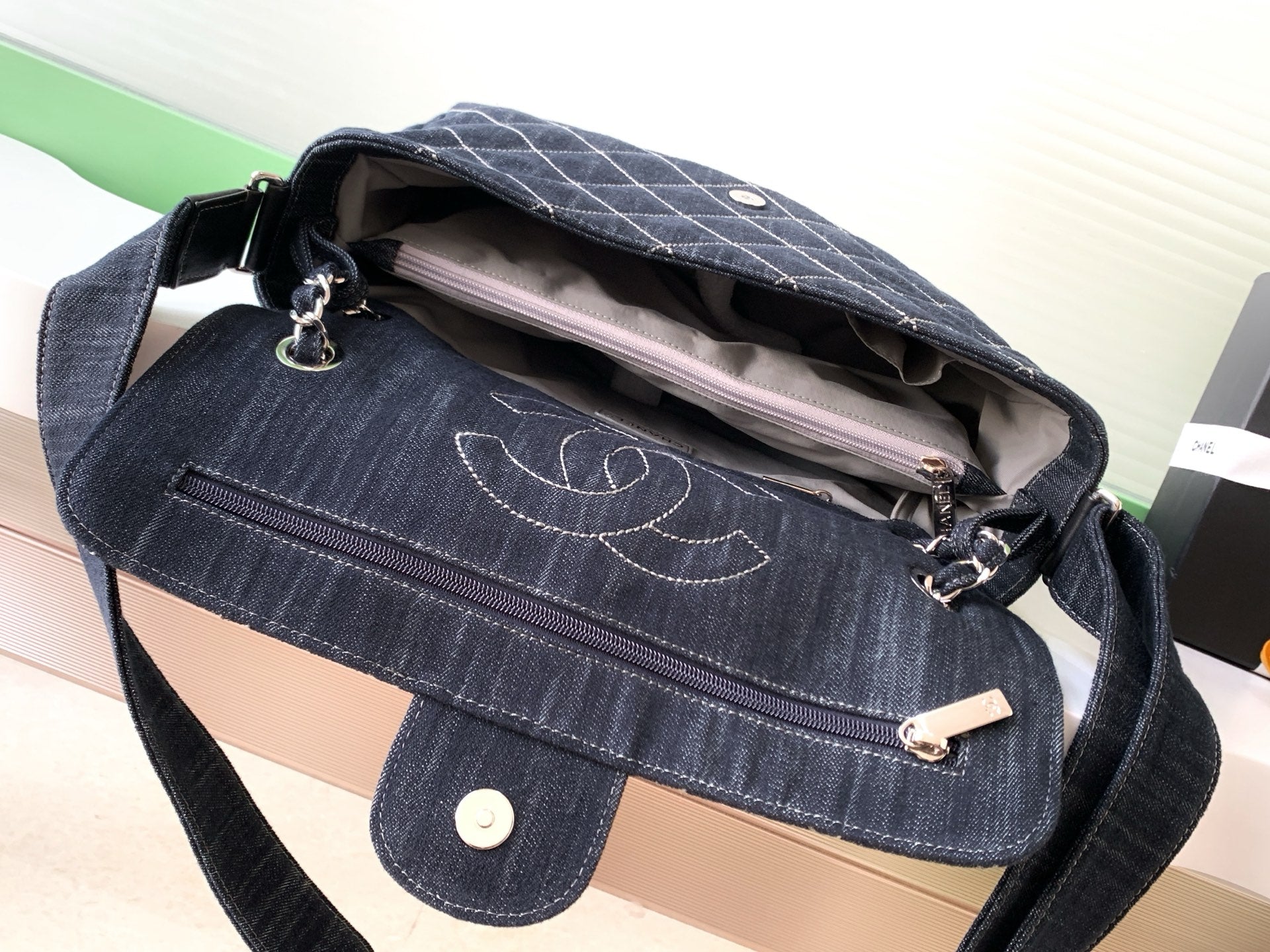 Chanel 25 Bag Navy Blue 34cm Denim Fabric 289496