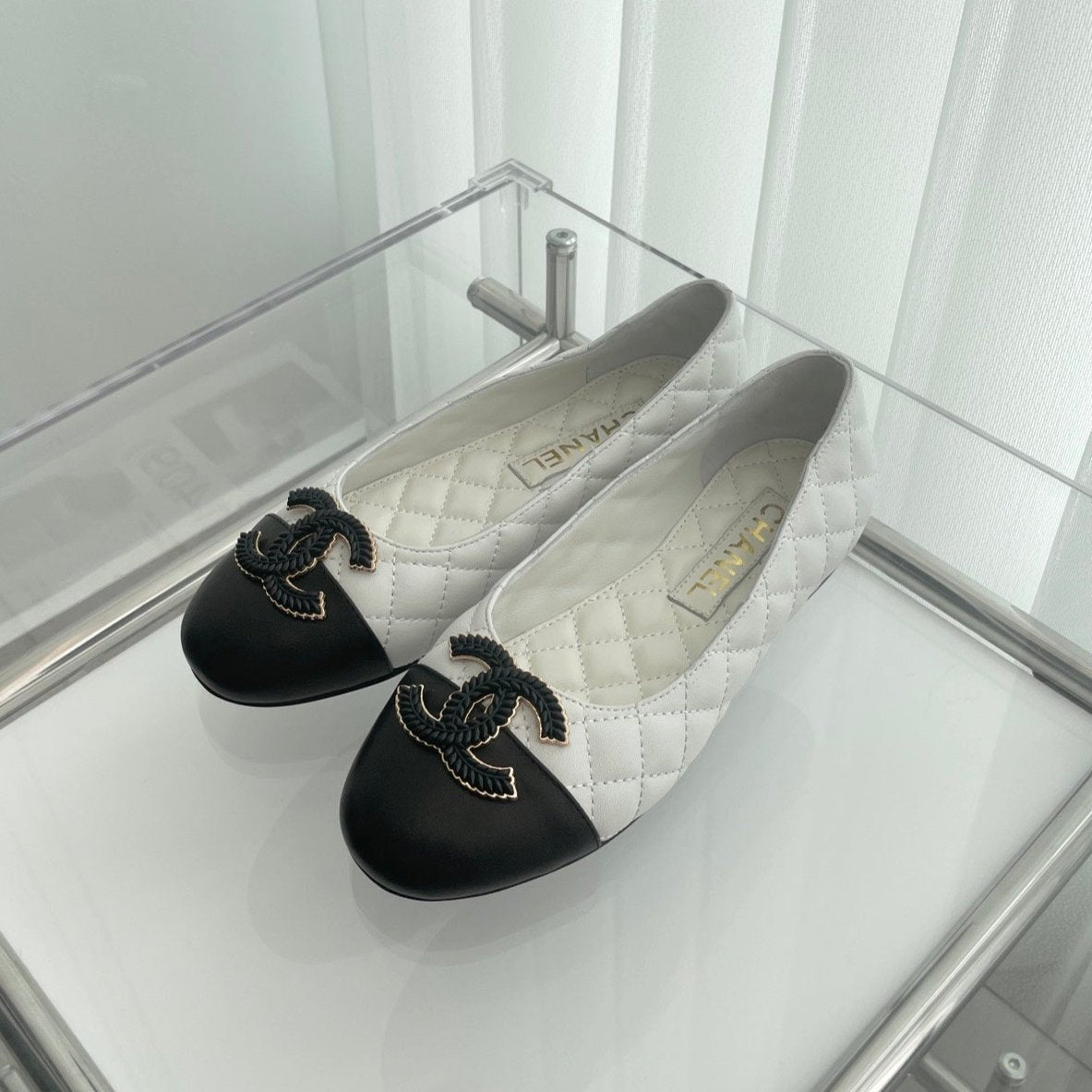 CC Ballet Flats 10mm White Black Quilted Lambskin