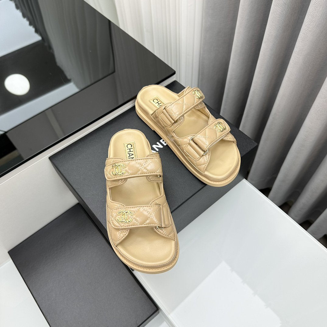 dad sandals beige patent lambskin mules