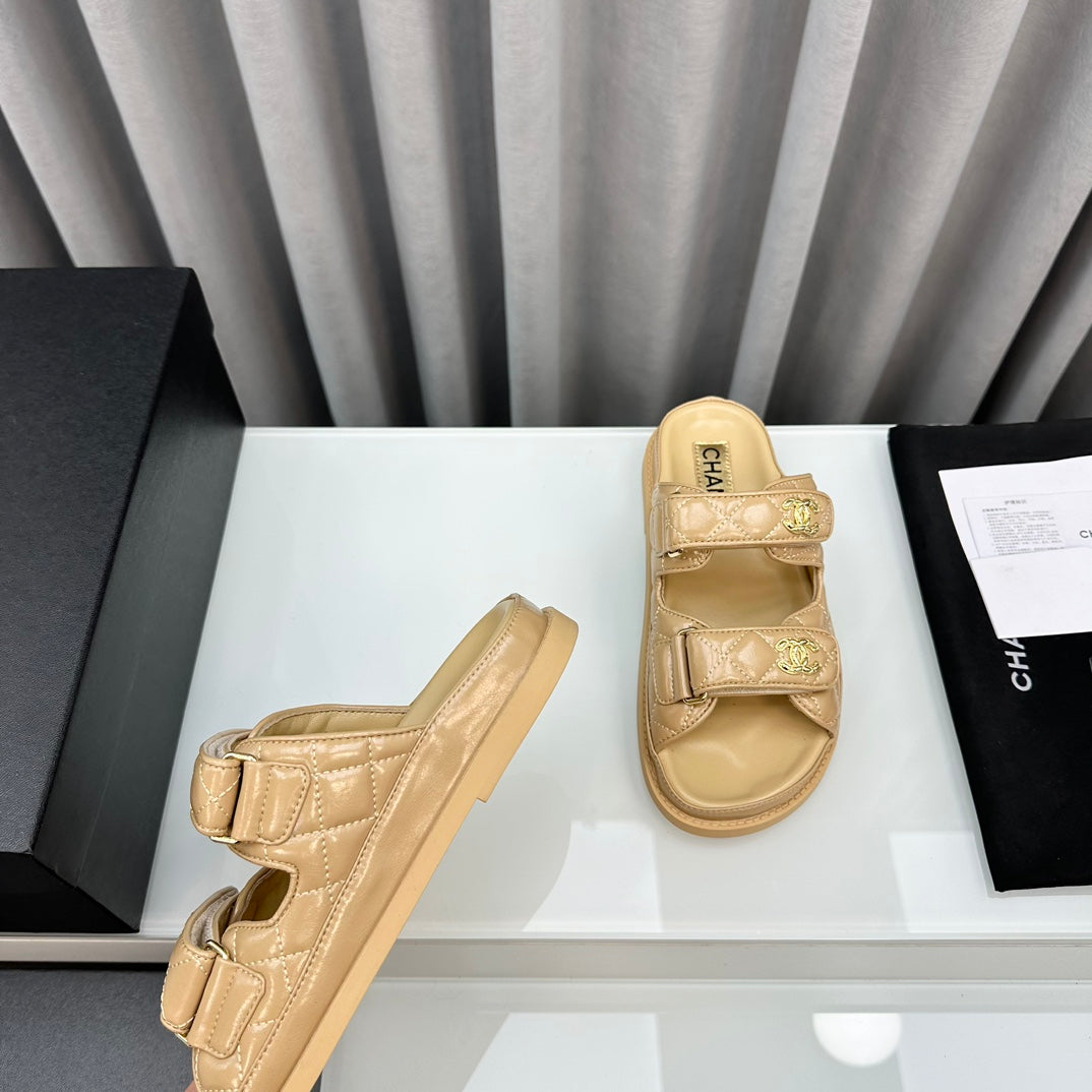 dad sandals beige patent lambskin mules