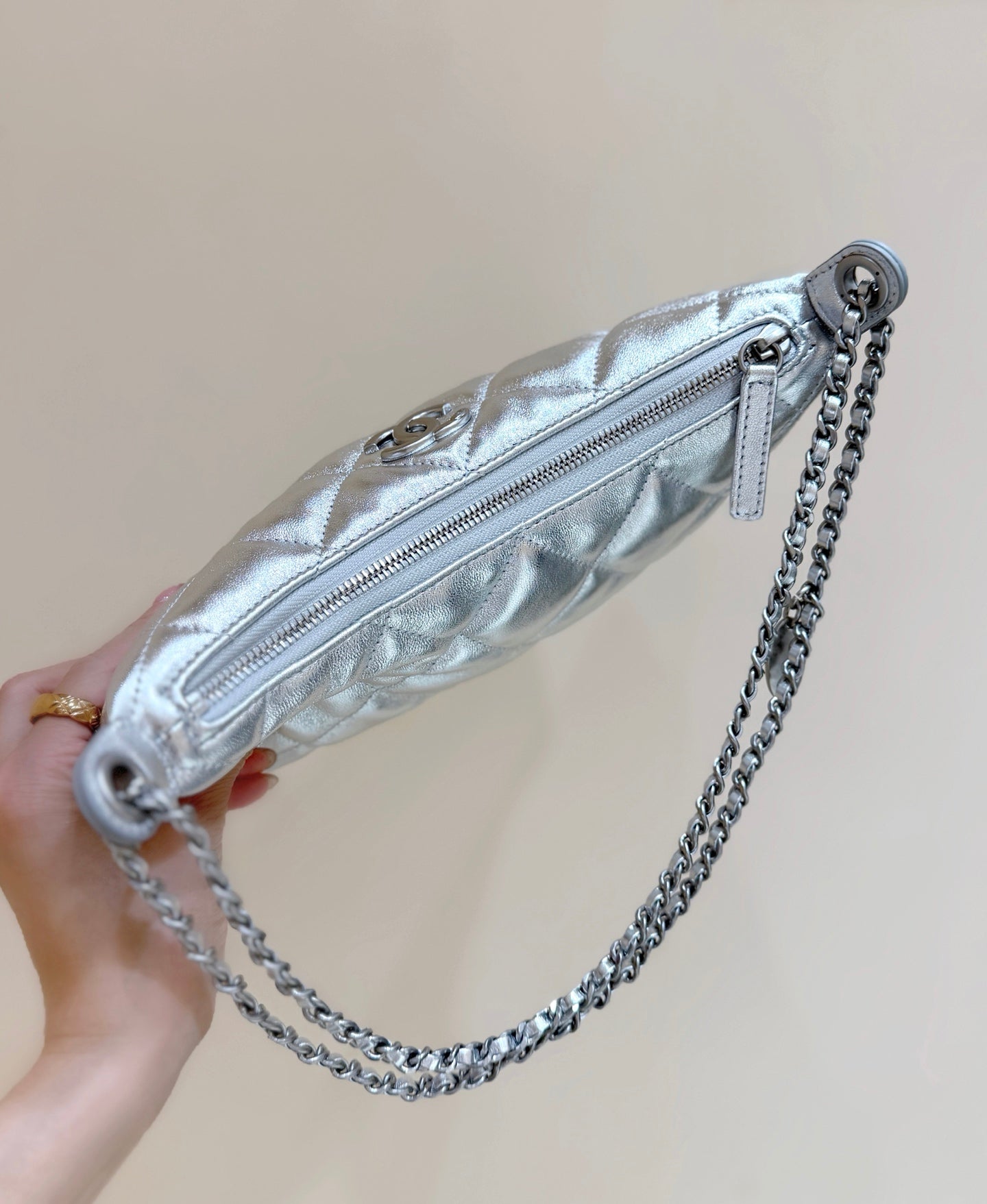 Chanel 2025  Hobo Dumpling Bag 26cm Genuine Calfskin Leather 339343