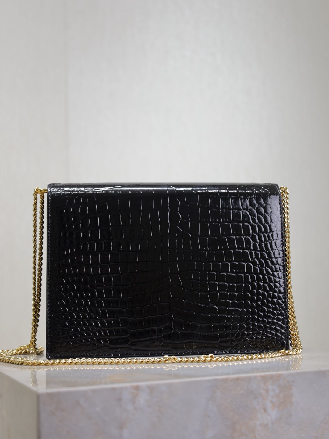 CASSANDRA CHAIN BAG 22 IN BLACK CROCODILE PATTERN CALFSKIN GOLD HARDWARE