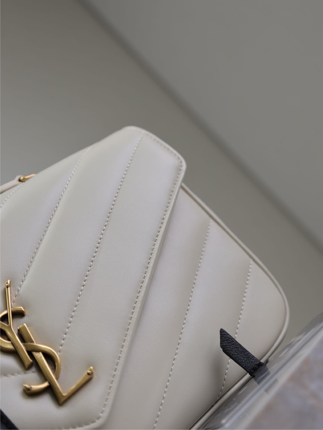 LOULOU MEDIUM 29 IN WHITE SHEEPSKIN GOLD HARDWARE