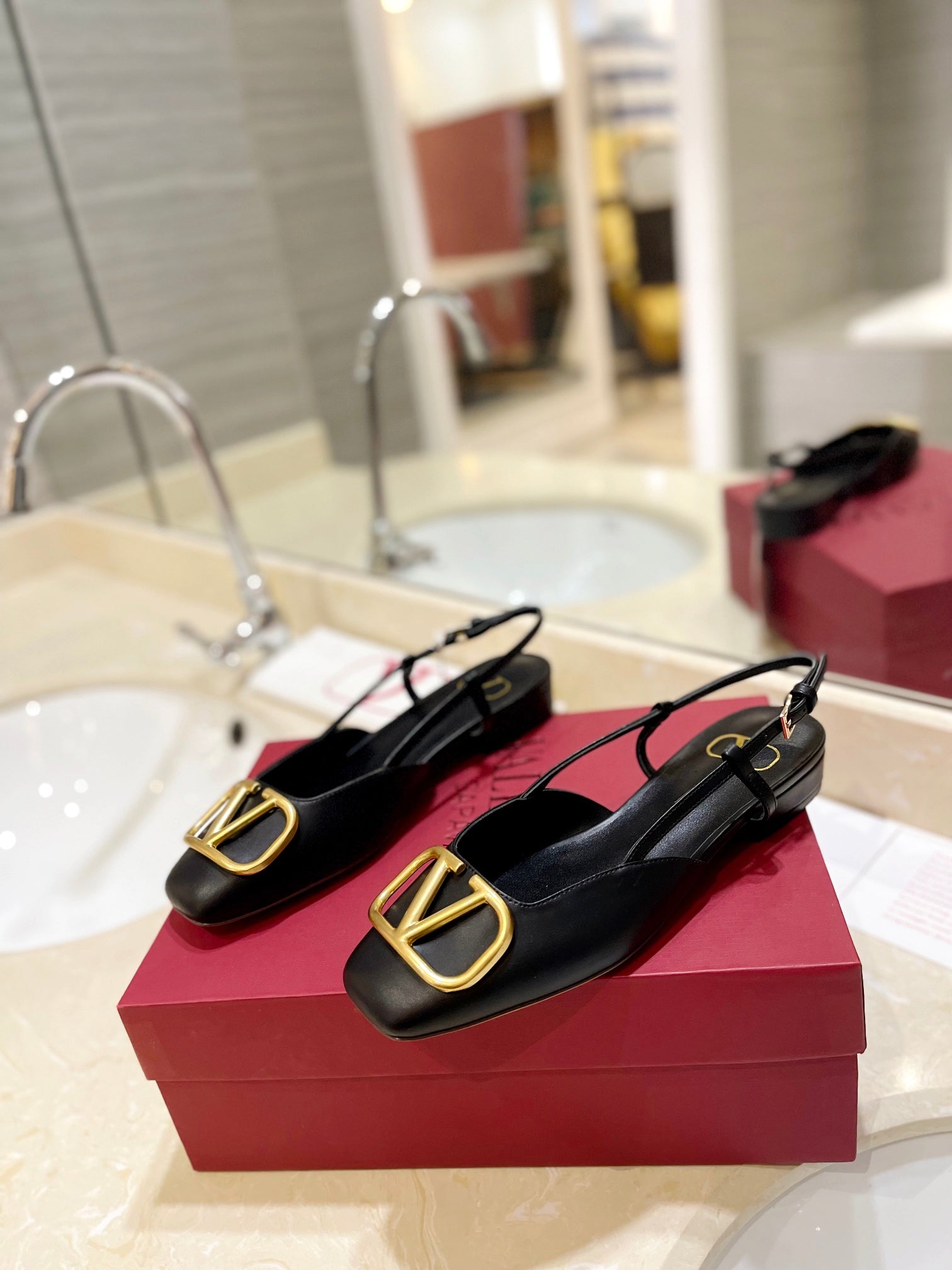 VLOGO BLACK LEATHER SLINGBACK FLATS