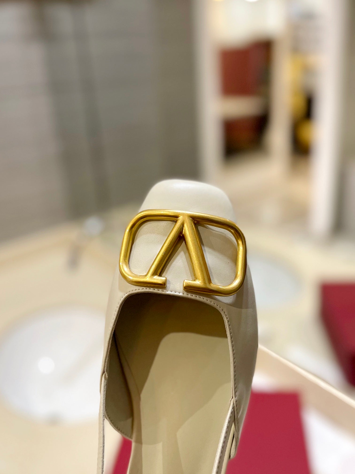 VLOGO WHITE LEATHER SLINGBACK FLATS