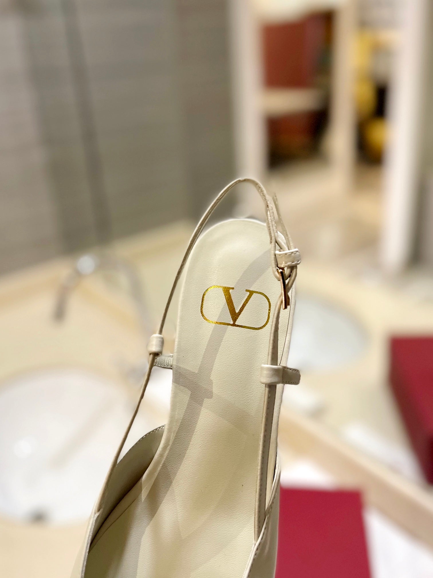 VLOGO WHITE LEATHER SLINGBACK FLATS