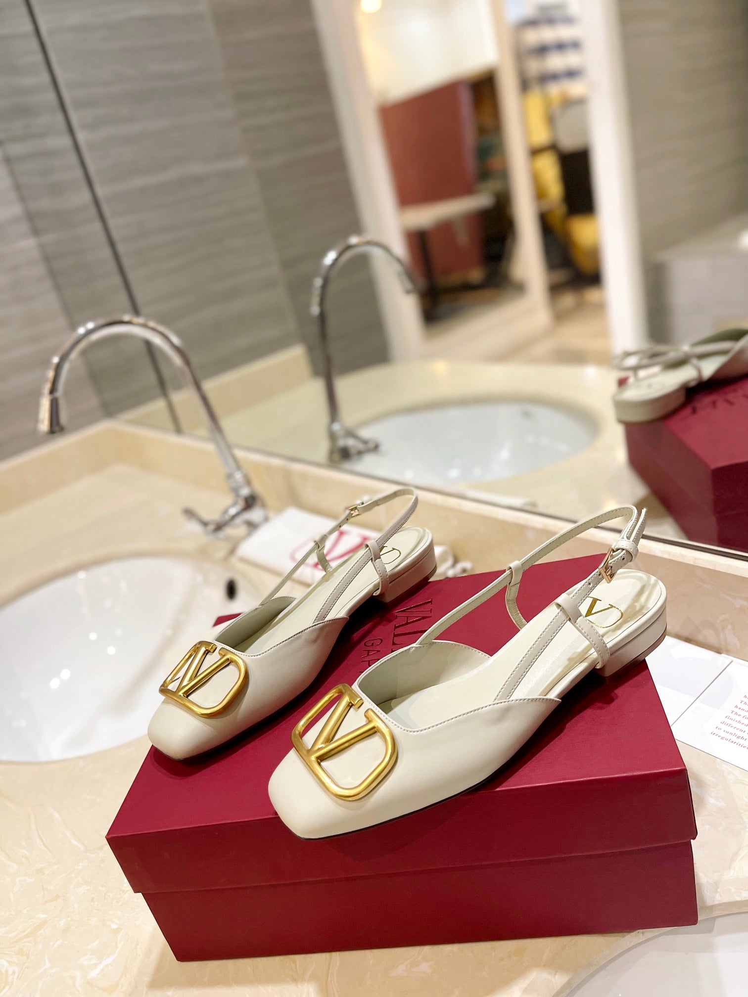 VLOGO WHITE LEATHER SLINGBACK FLATS