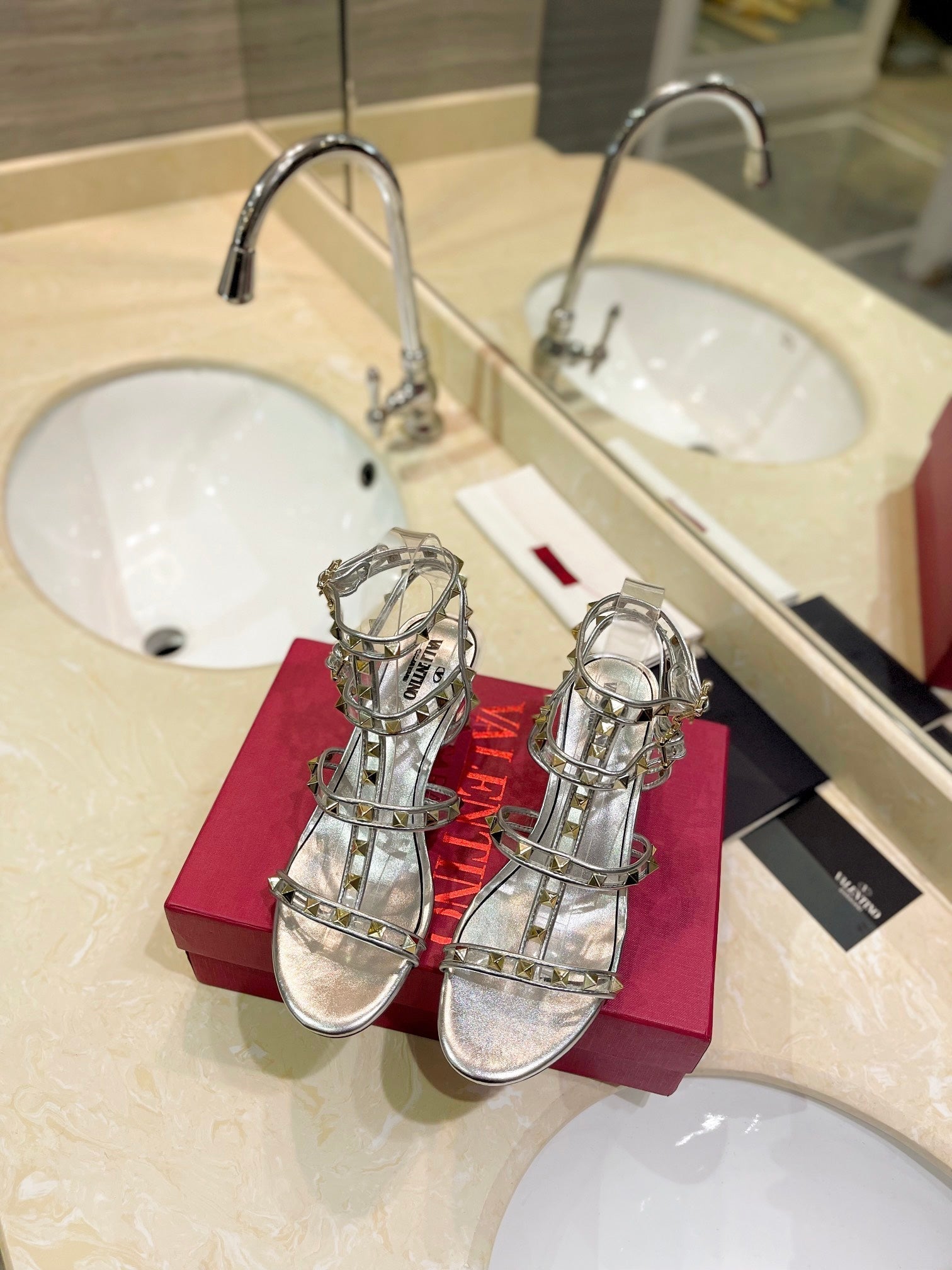 ROCKSTUD SANDAL WITH STRAP IN SILVER CALFSKIN 60 MM