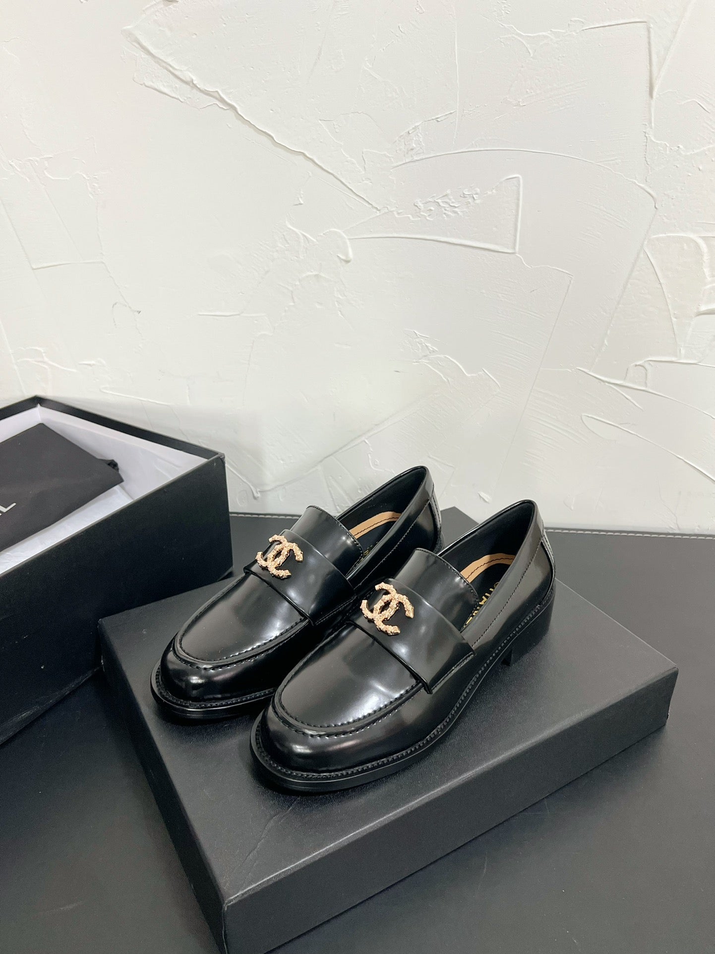 CC Moccasins Glossy Black Calfskin 949655