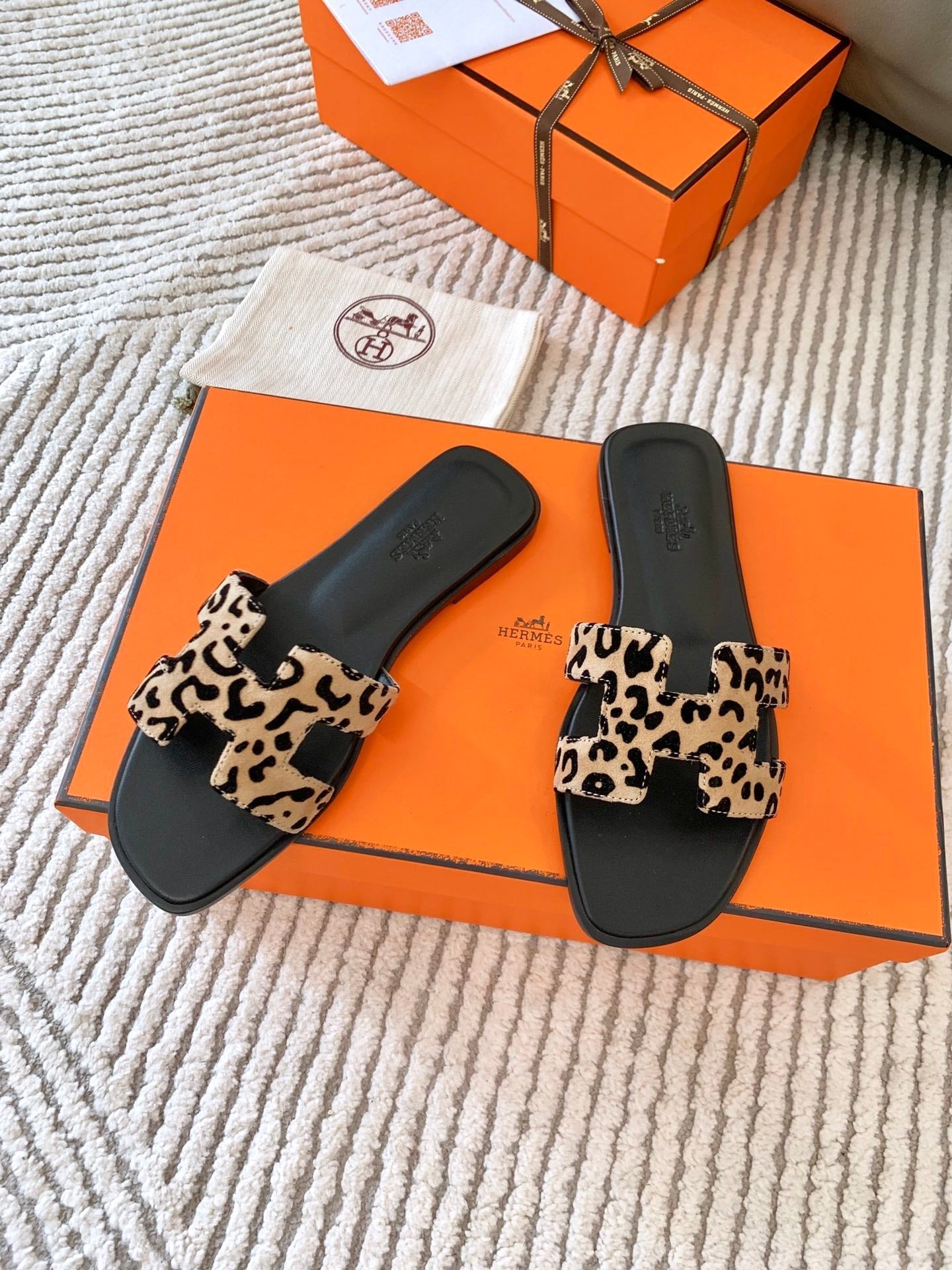 HM Oran Sandal Beige With Black Pattern Calfskin  963189