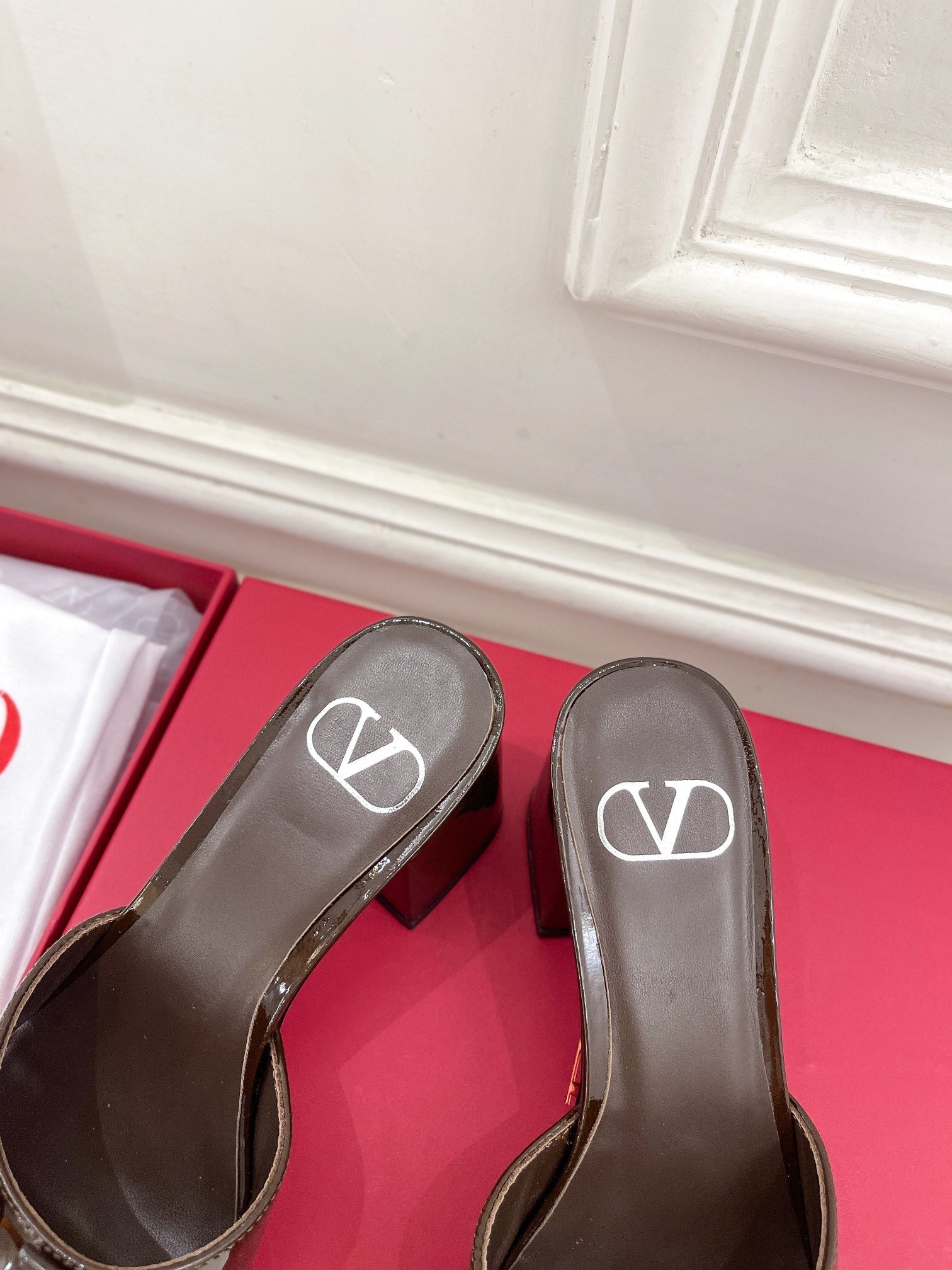 Vlogo 60 Patent Sandal Brown Leather