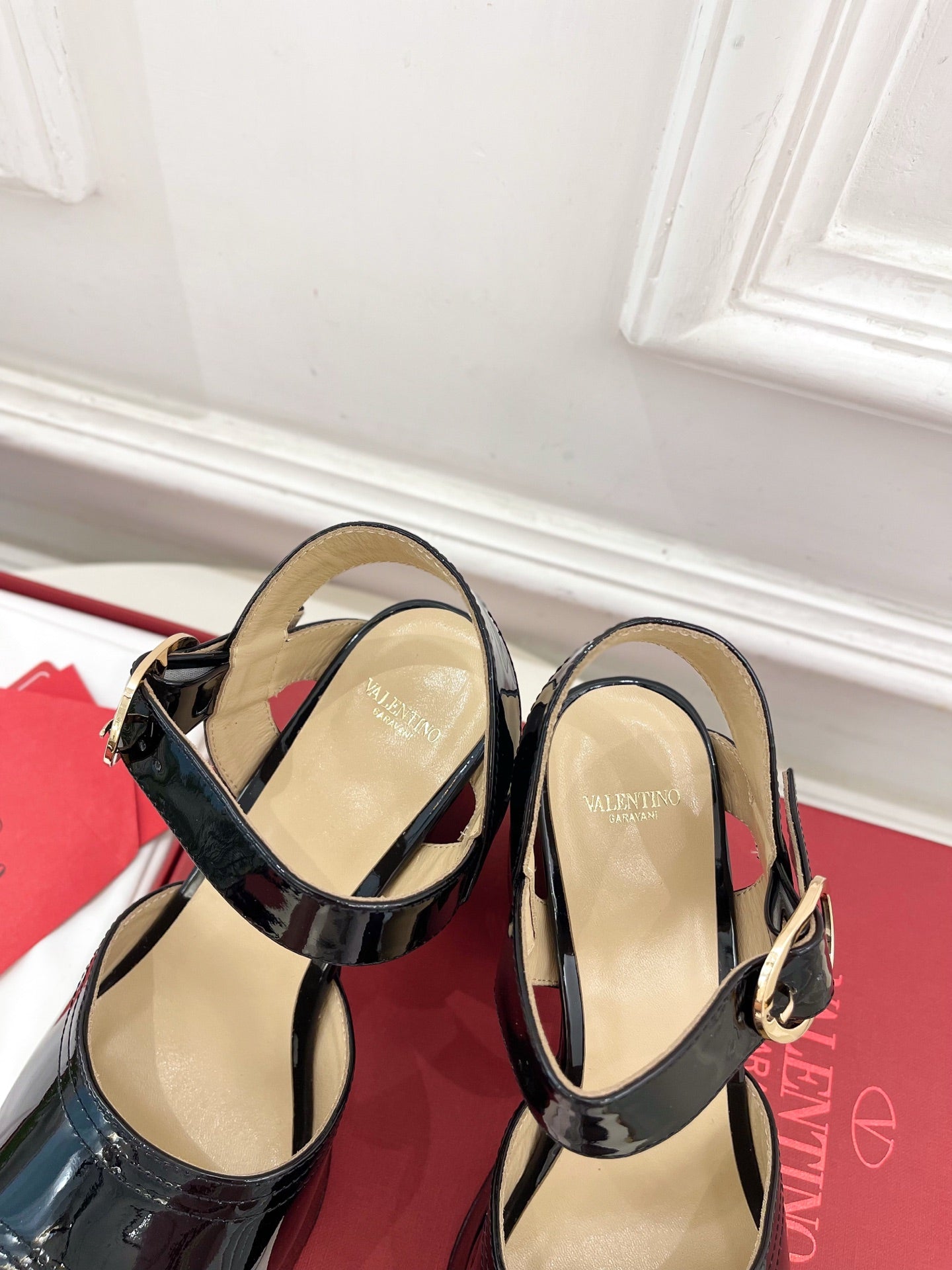 VT Garavani 25 Platform White Cow Patent Leather 330968