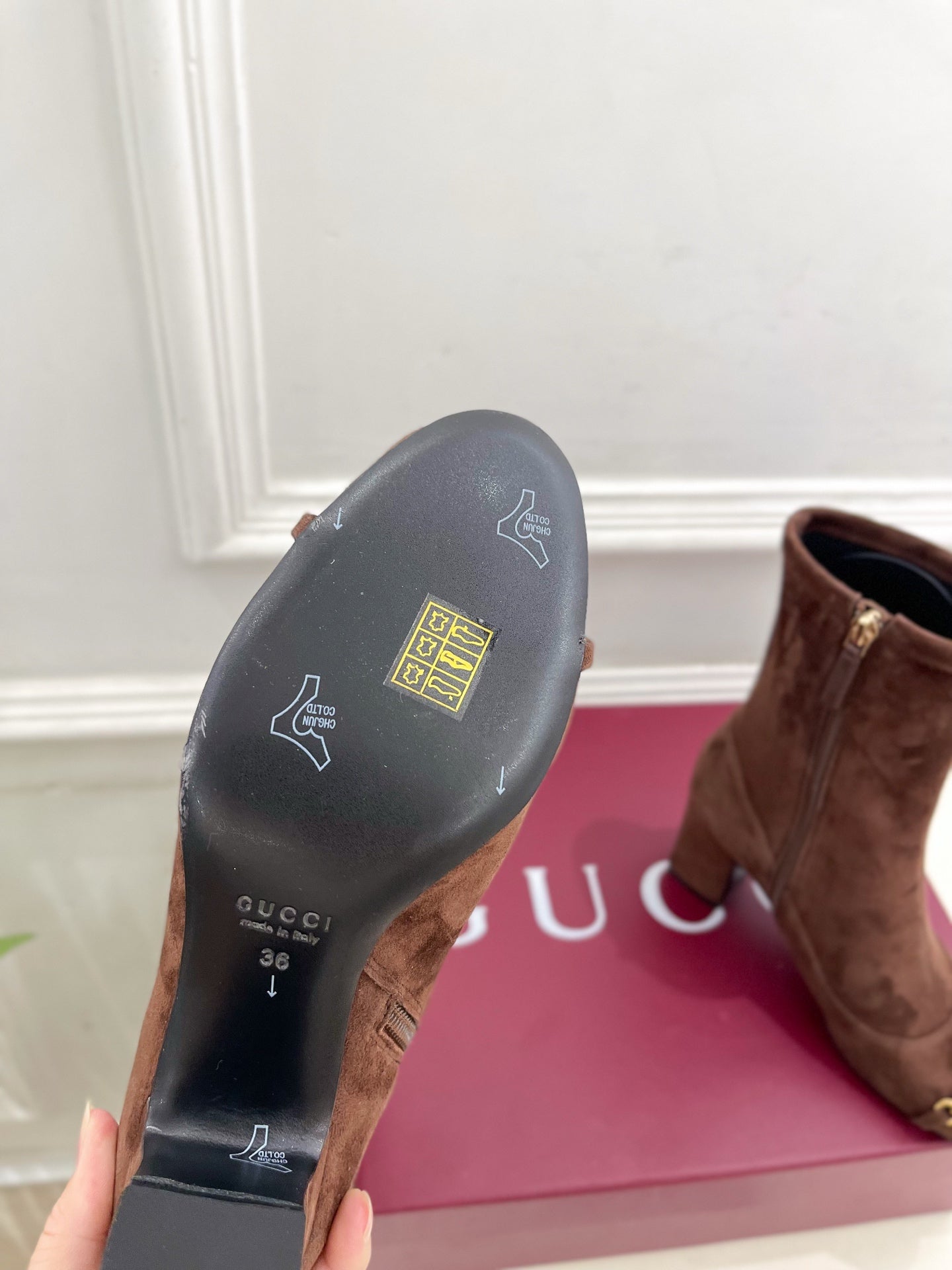 GG half-D chain buckle  ankle boots brown suede 536055