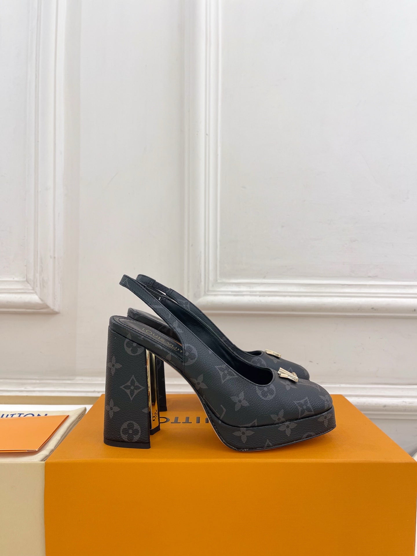 LV 26ss Platform Sandals 110 Black Monogram Leather 631923