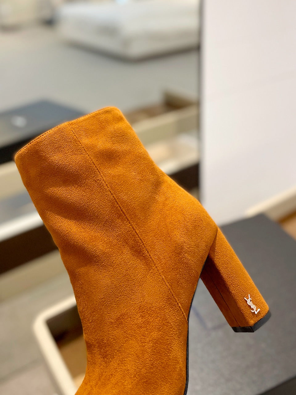 SL HONORÃ‰ BOOTIES BRICK SUEDE