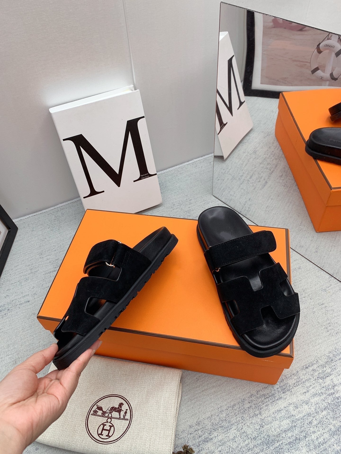 Chypre Sandal Black velvet lining