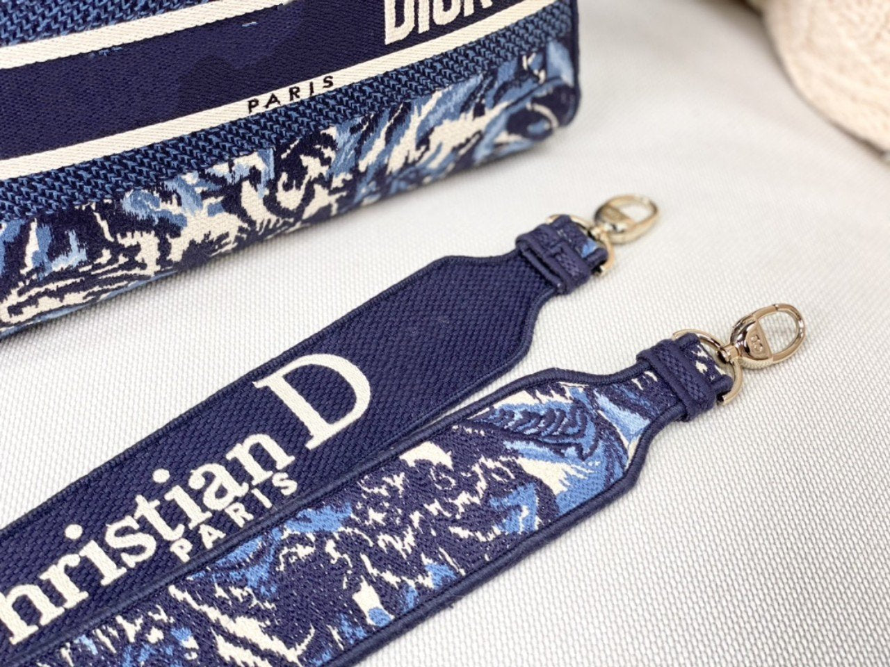 MEDIUM LADY D-LITE BLUE PALMS EMBROIDERY