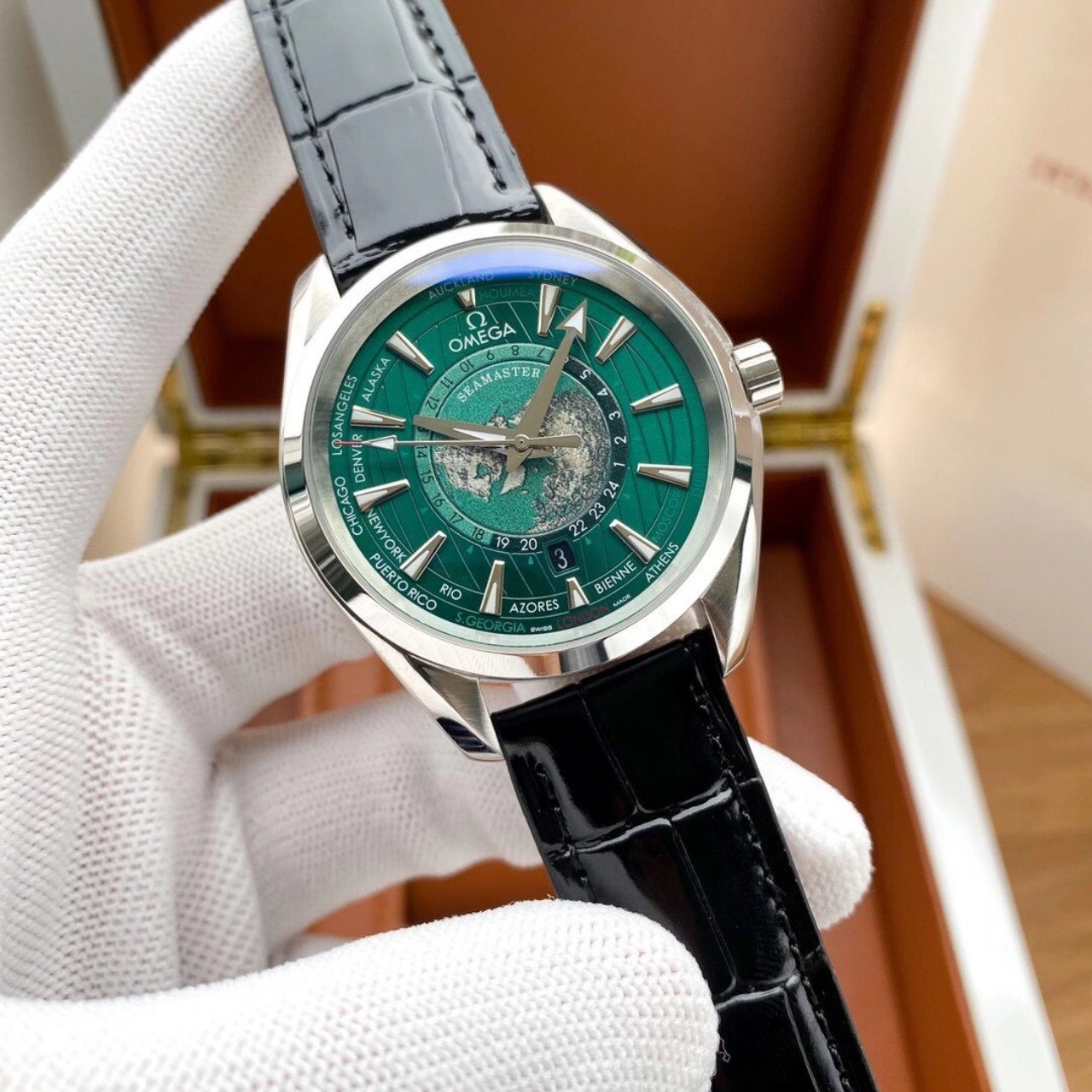 SEAMASTER AQUA TERRA 150M WORLDTIMER GREEN DIAL